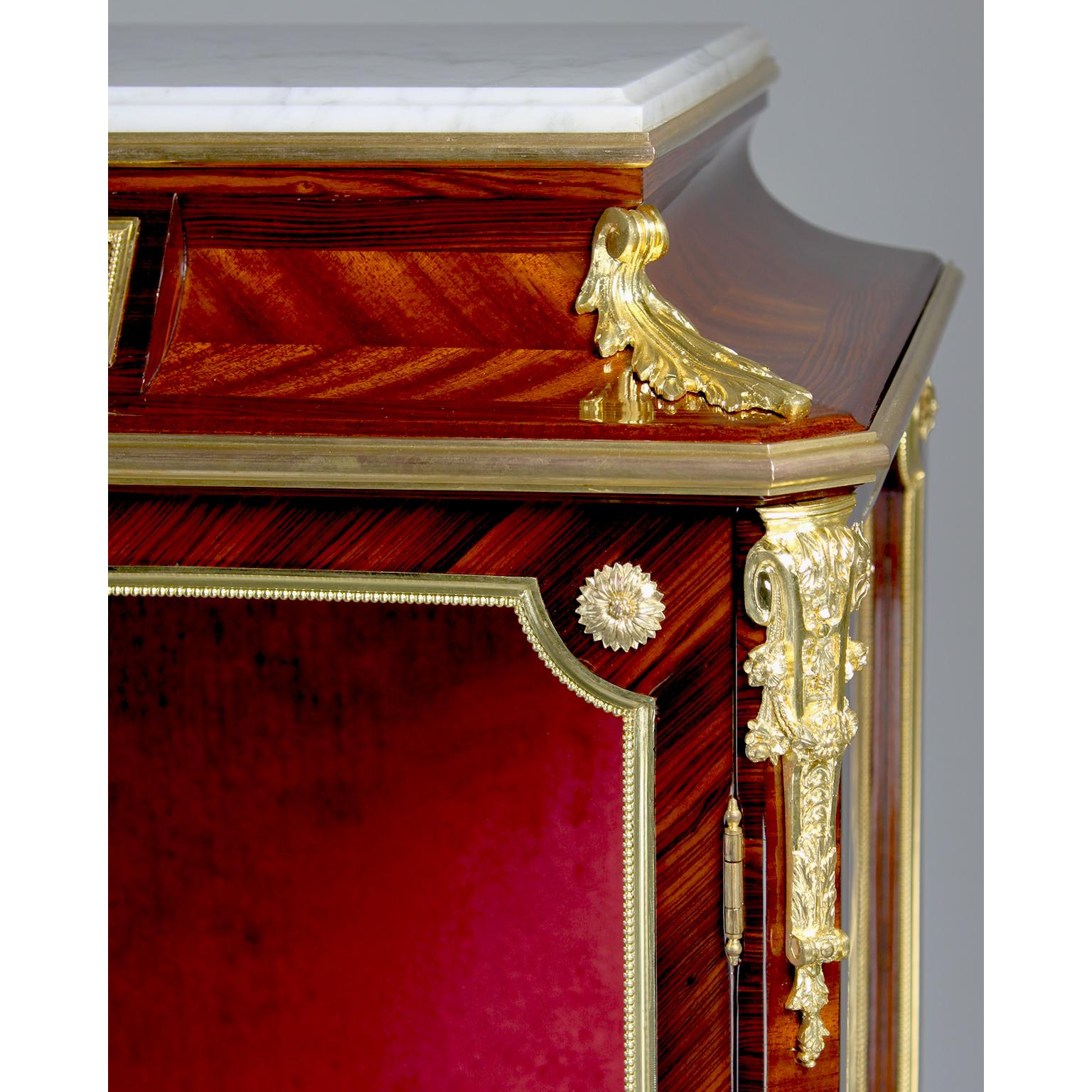 Vitrine française de style Louis XV du 19ème siècle montée en bronze doré Vernis Martin, Linke Attr en vente 7