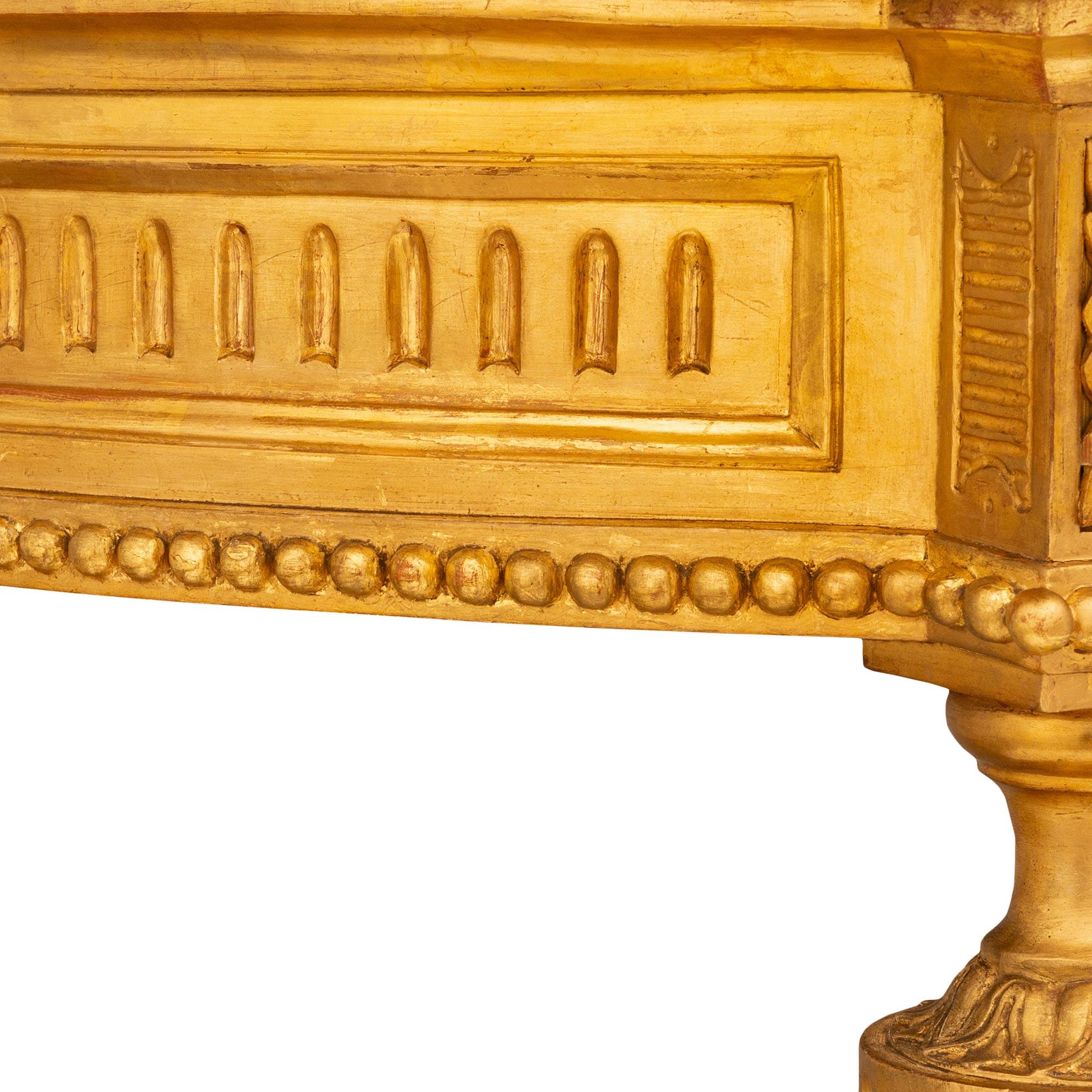 Marbre Français 19e s. Console Louis XVI en bois doré et marbre rosé Vif des Pyrénées en vente