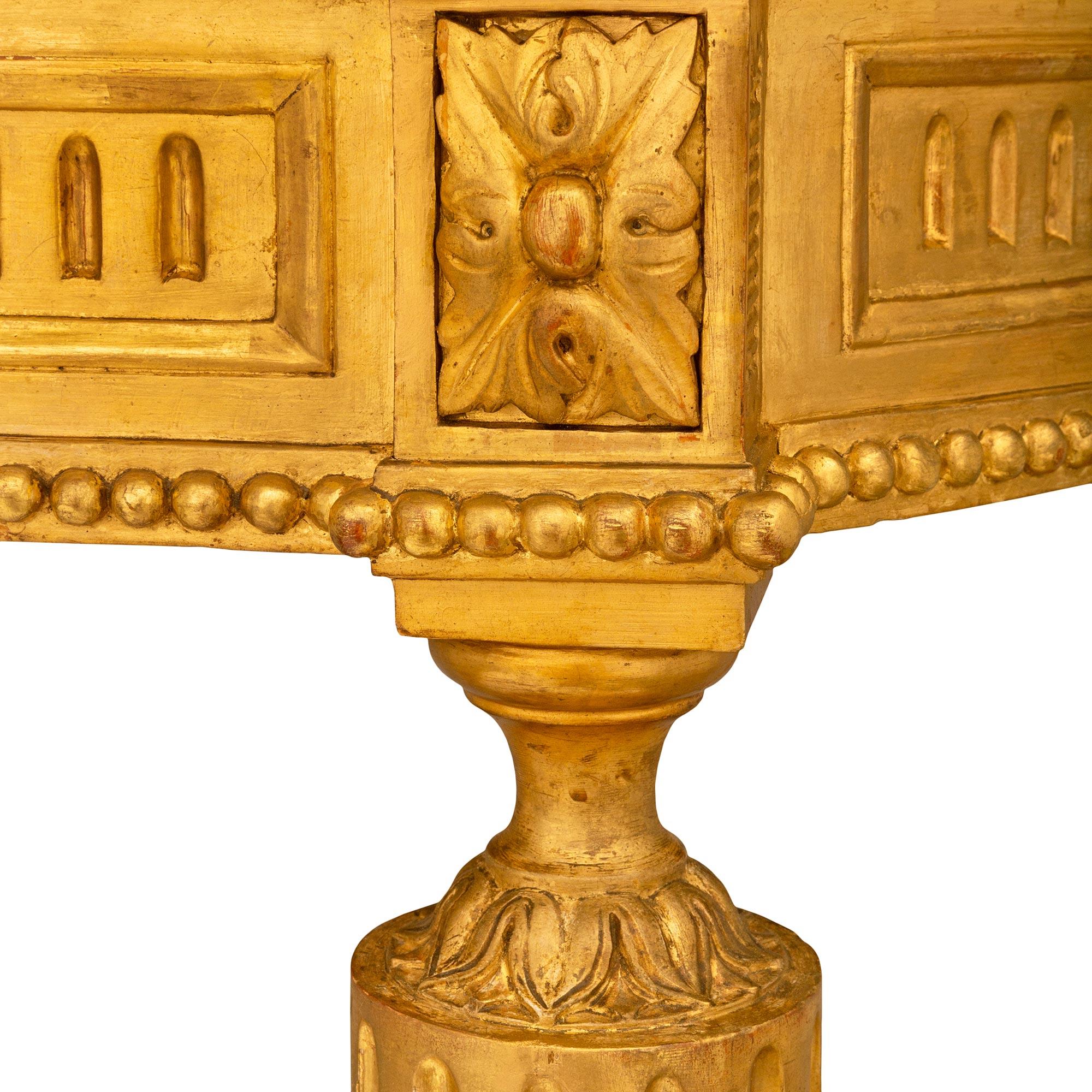 Français 19e s. Console Louis XVI en bois doré et marbre rosé Vif des Pyrénées en vente 1