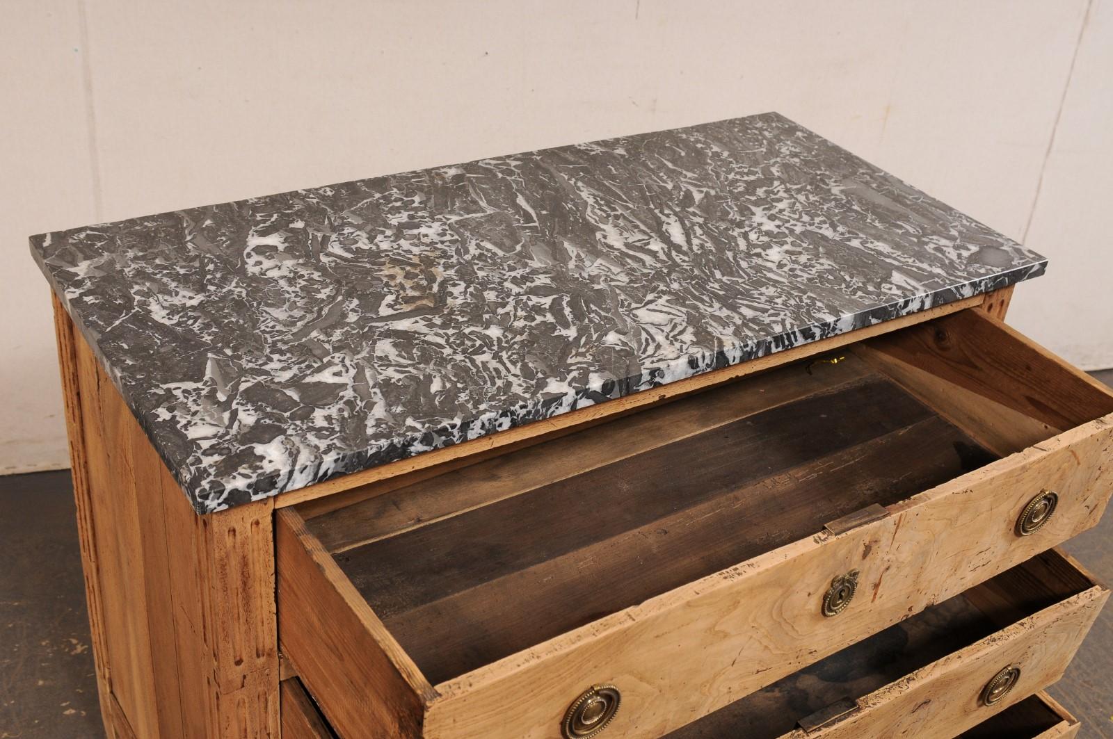 Marmo Commode francese in stile Luigi XVI del XIX secolo con piano in marmo originale in vendita