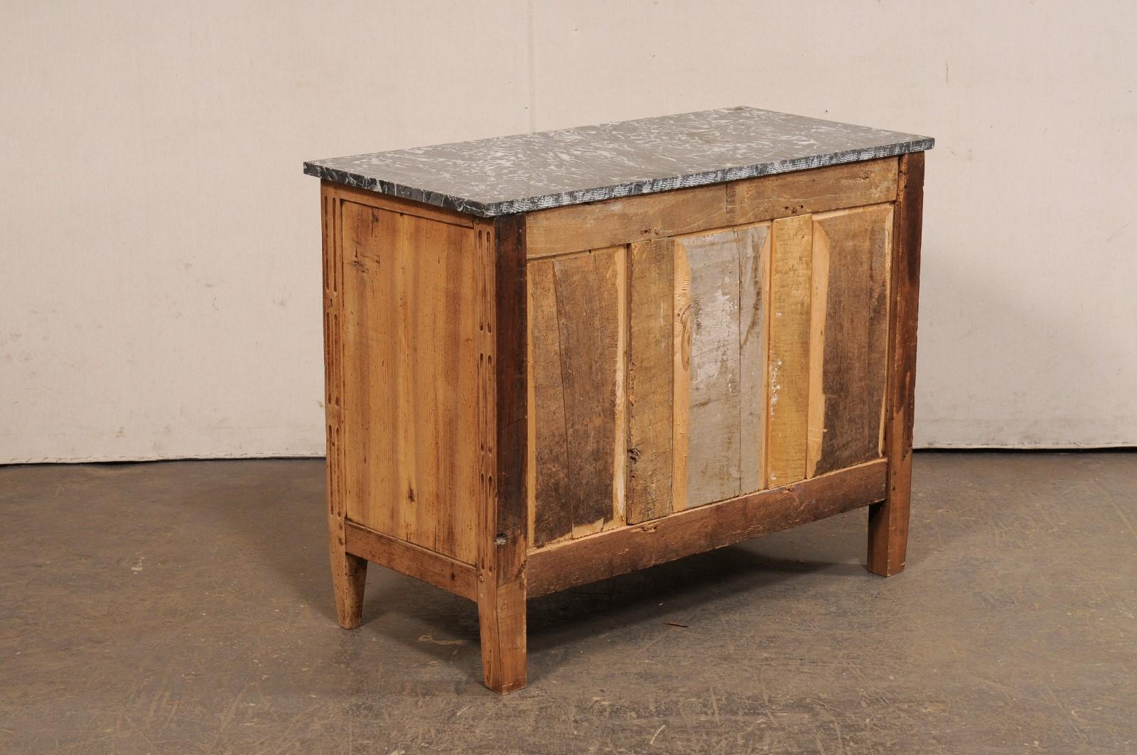 Commode francese in stile Luigi XVI del XIX secolo con piano in marmo originale in vendita 4