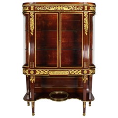 Französische Vitrine aus dem 19. Jahrhundert im Louis-XVI-Stil aus Mahagoni mit vergoldeten Metallbeschlägen