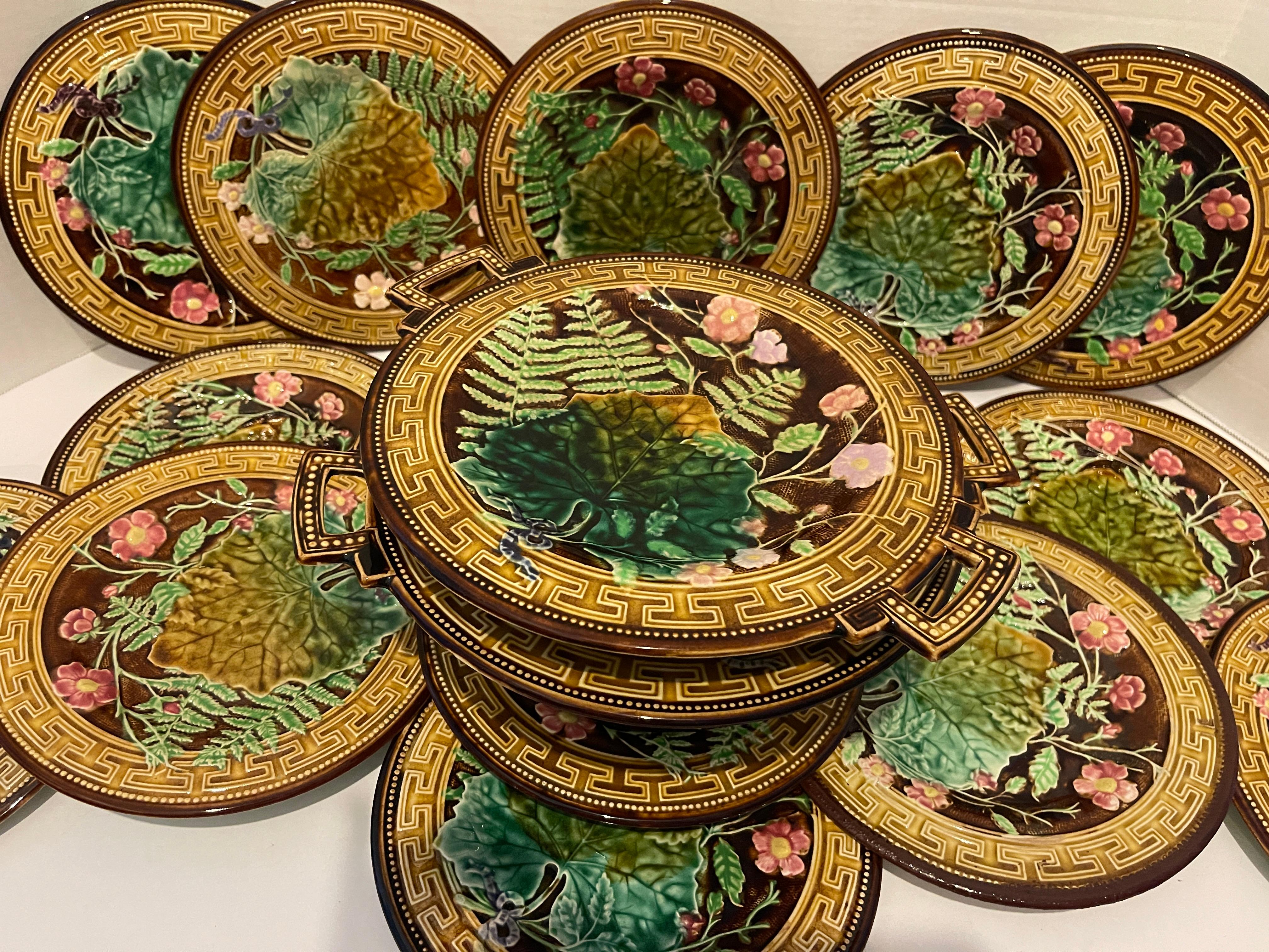French 19th C. Majolica Set of 12 Plates & dishes, Choisy Le Roi, C.1880 7