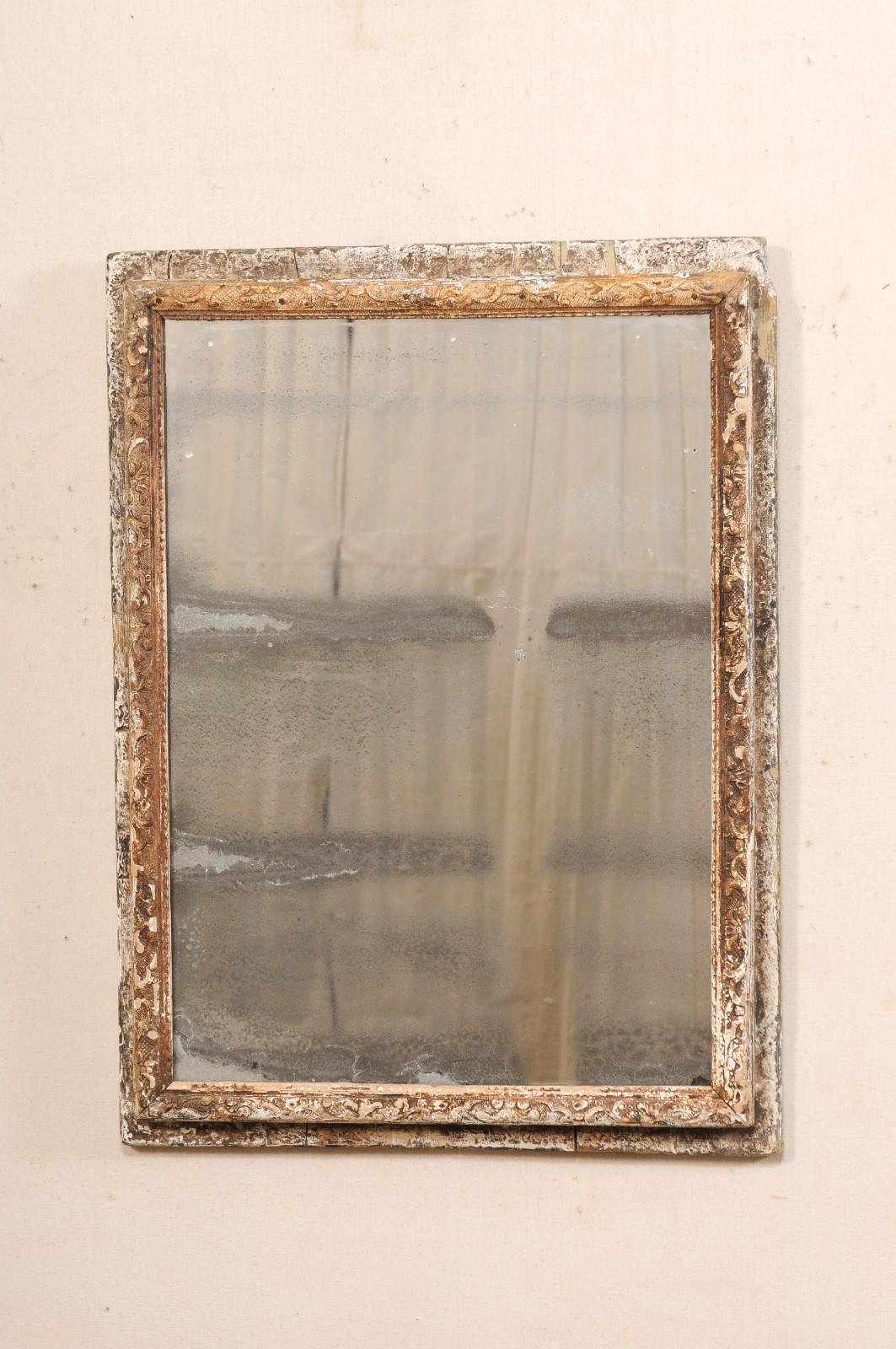 Français Miroir français du 19e C. avec accents de cadre en bois sculpté, Orig. Verre et peinture en vente