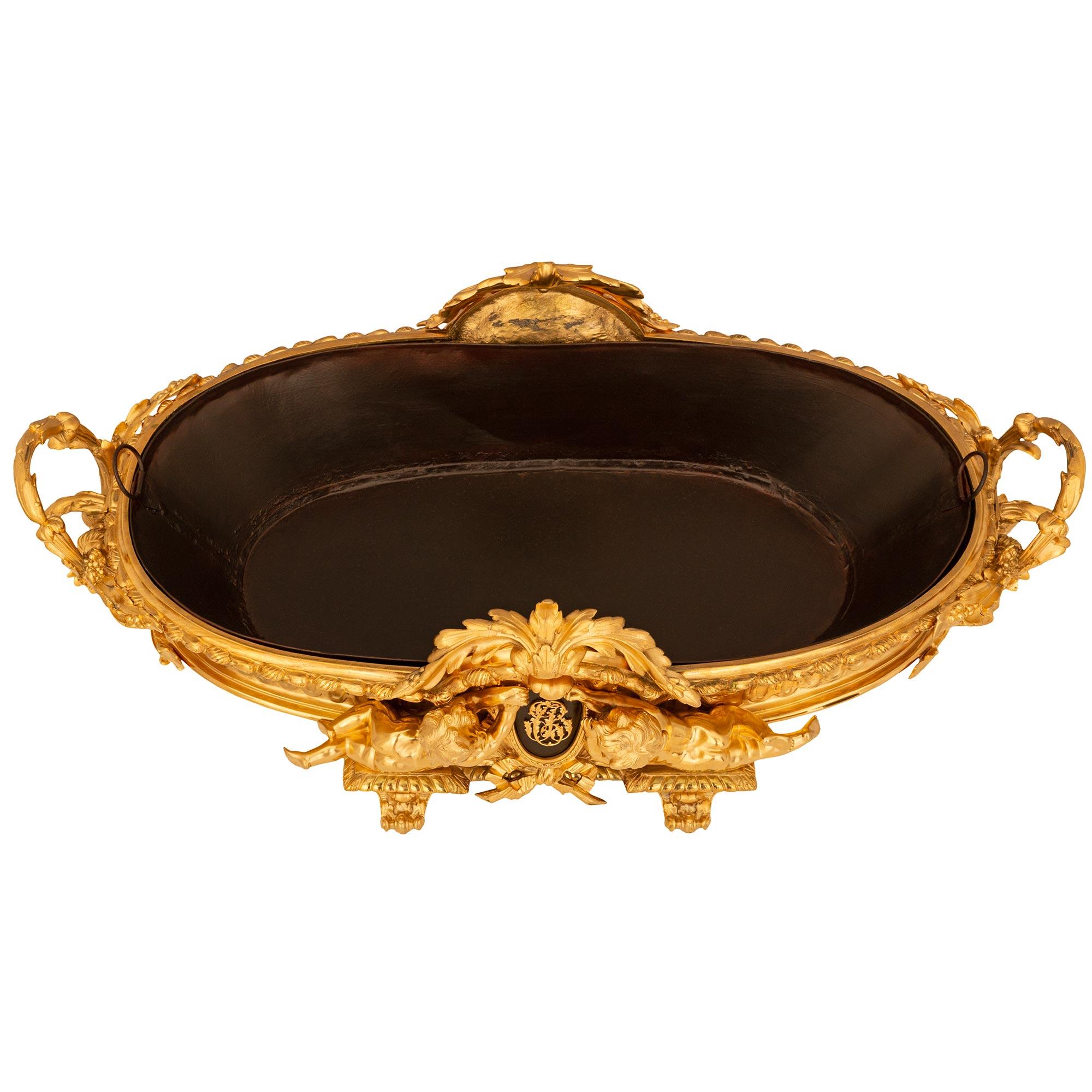 Patiné Français 19e s. Centre de table d'époque Napoléon III en bronze patiné, bronze doré et étole en vente