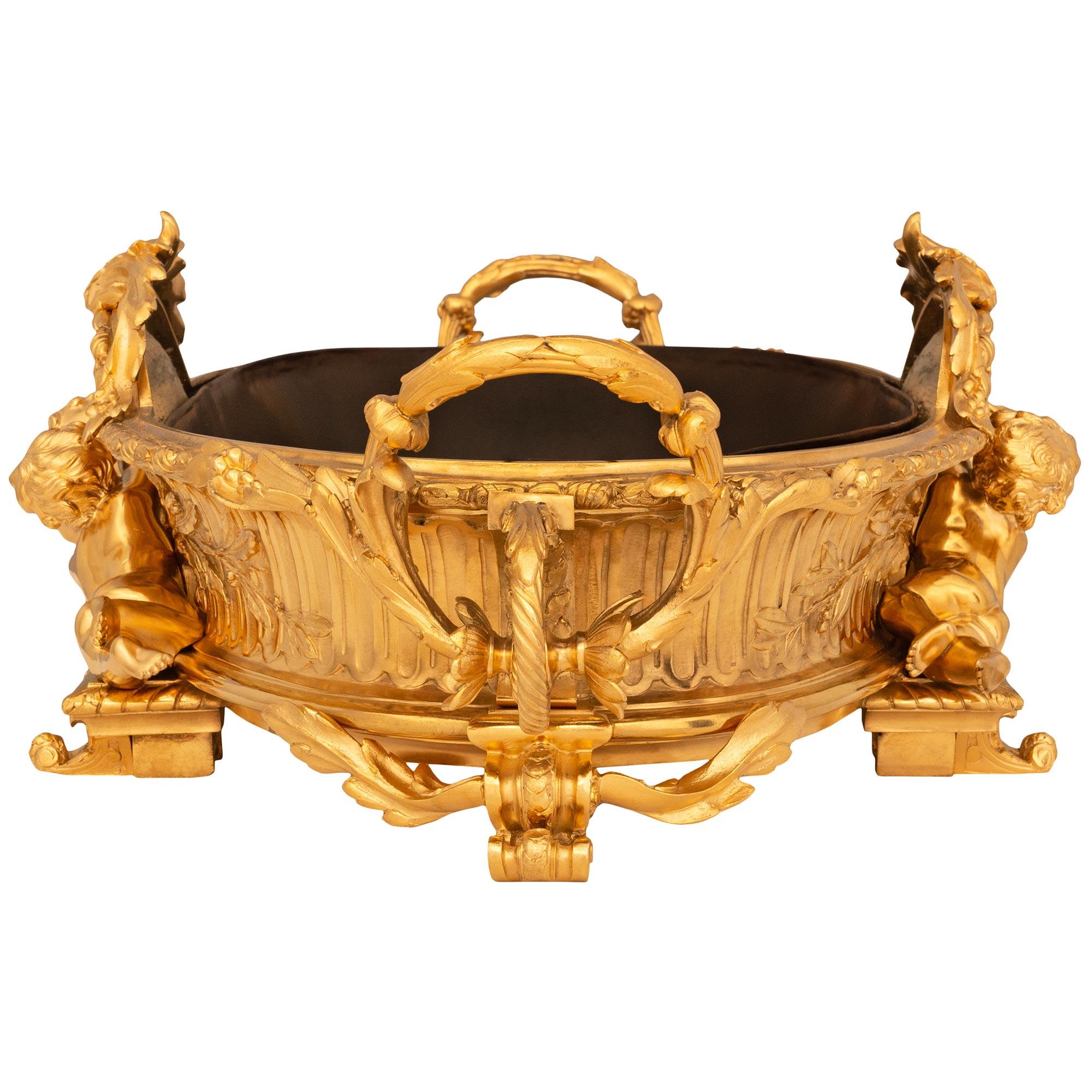 XIXe siècle Français 19e s. Centre de table d'époque Napoléon III en bronze patiné, bronze doré et étole en vente