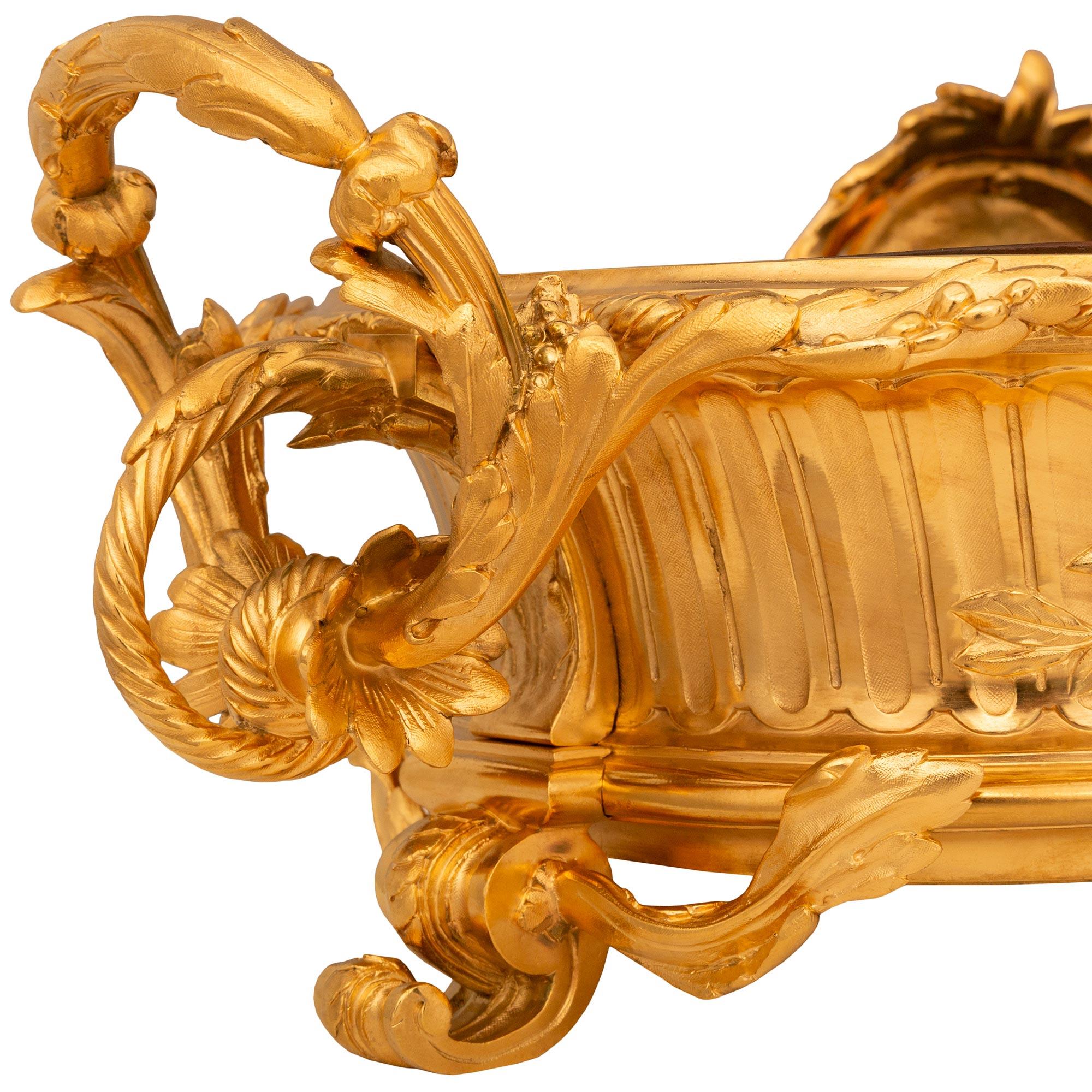 Französisch 19. Jh. Napoleon III Periode Ormolu, patinierte Bronze, & Tole Centerpiece (Metall) im Angebot