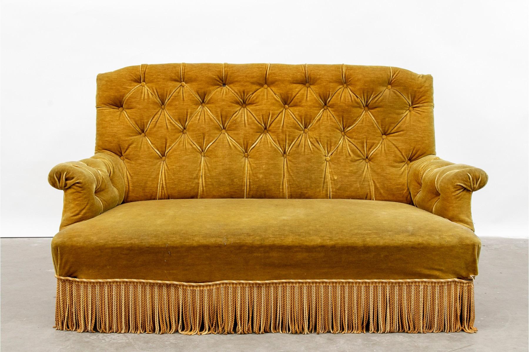 French 19th C Napoleon III Sofa in Gold Velvet In Fair Condition In Buchanan, NY