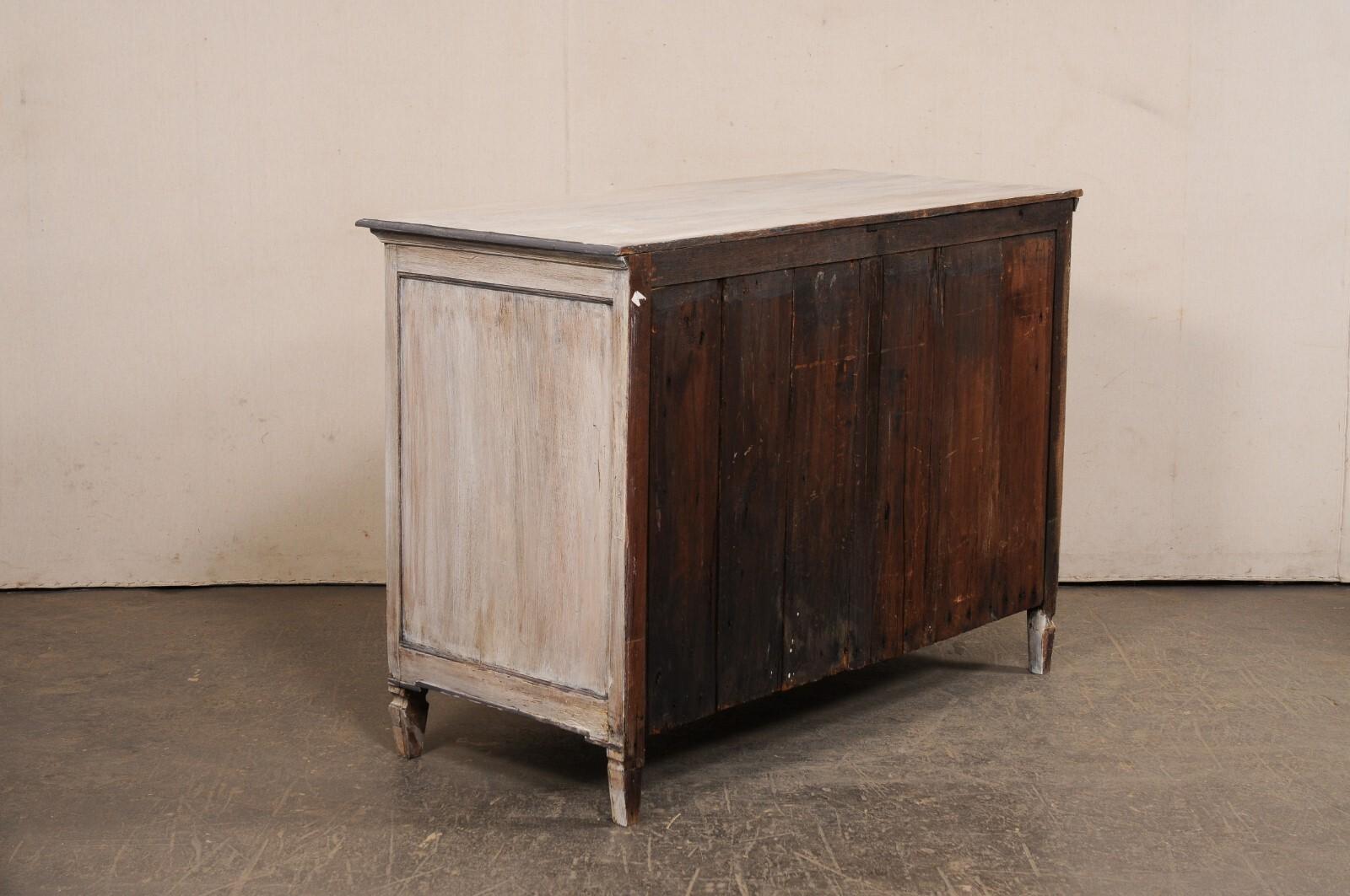 Commode neoclassica francese del XIX secolo, finitura grigia con ferramenta in ottone in vendita 2