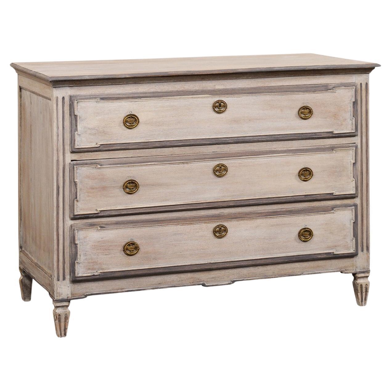 Commode neoclassica francese del XIX secolo, finitura grigia con ferramenta in ottone
