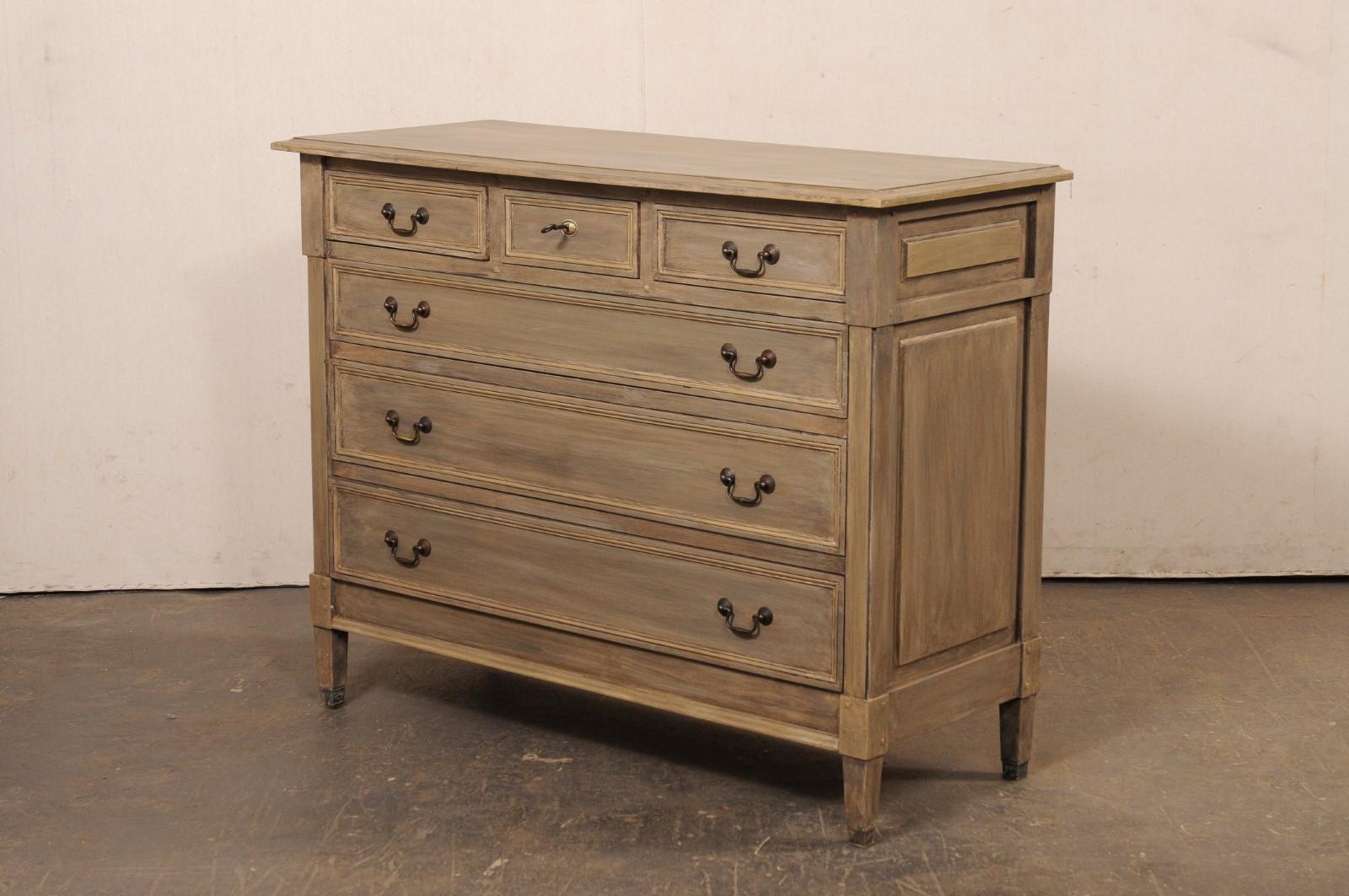 Commode francese del XIX secolo in legno dipinto neoclassico con sei cassetti in vendita 5