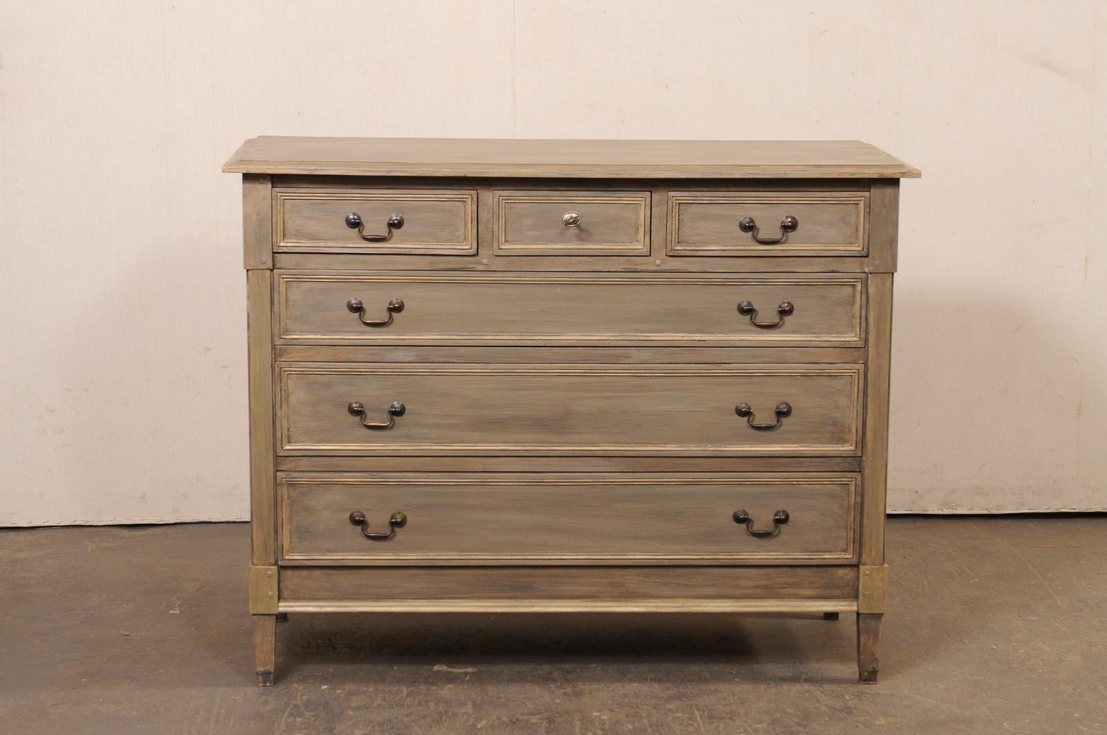 Commode francese del XIX secolo in legno dipinto neoclassico con sei cassetti in vendita 6