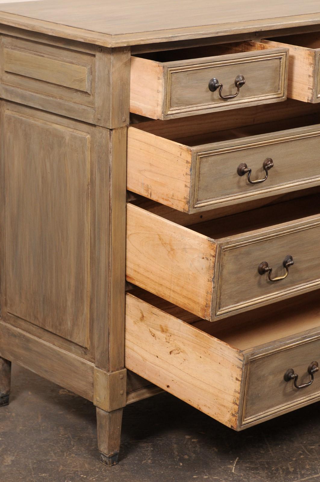 Francese Commode francese del XIX secolo in legno dipinto neoclassico con sei cassetti in vendita