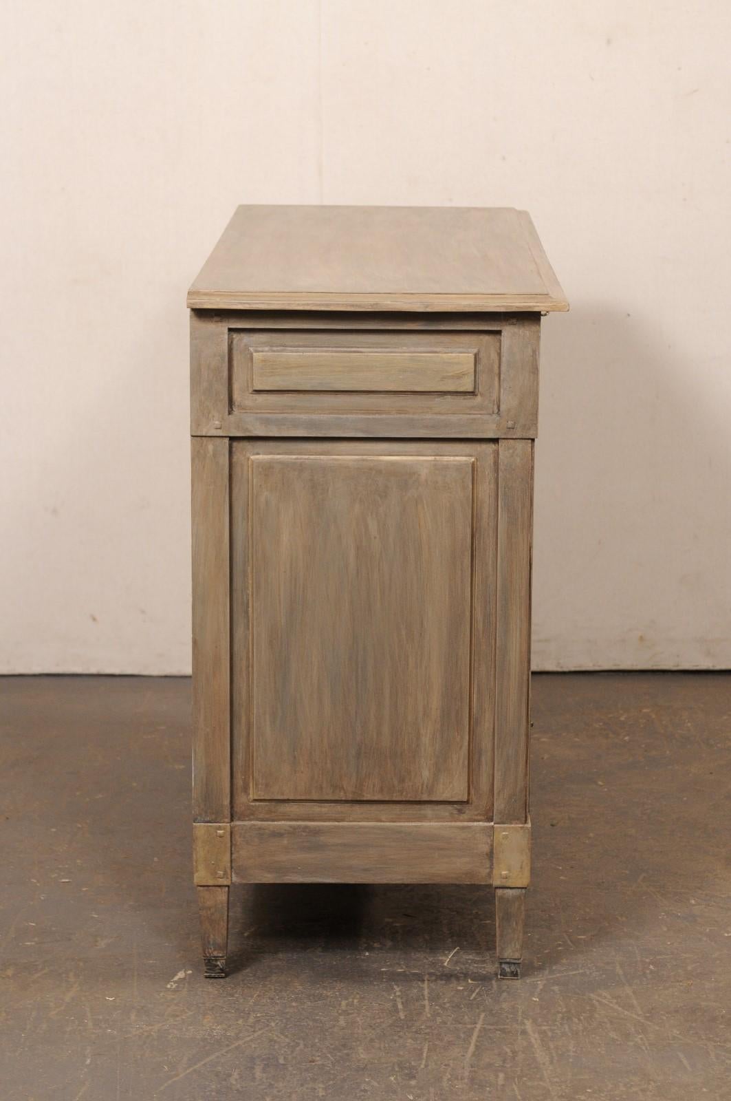 Legno Commode francese del XIX secolo in legno dipinto neoclassico con sei cassetti in vendita