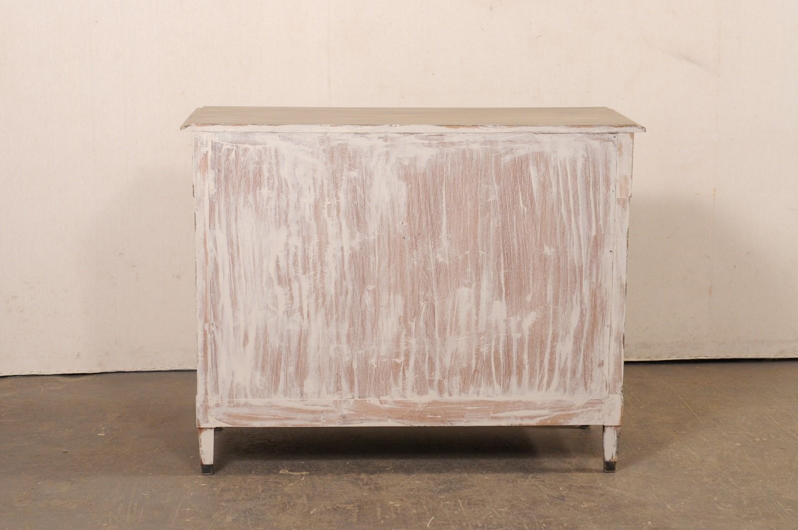 Commode francese del XIX secolo in legno dipinto neoclassico con sei cassetti in vendita 2