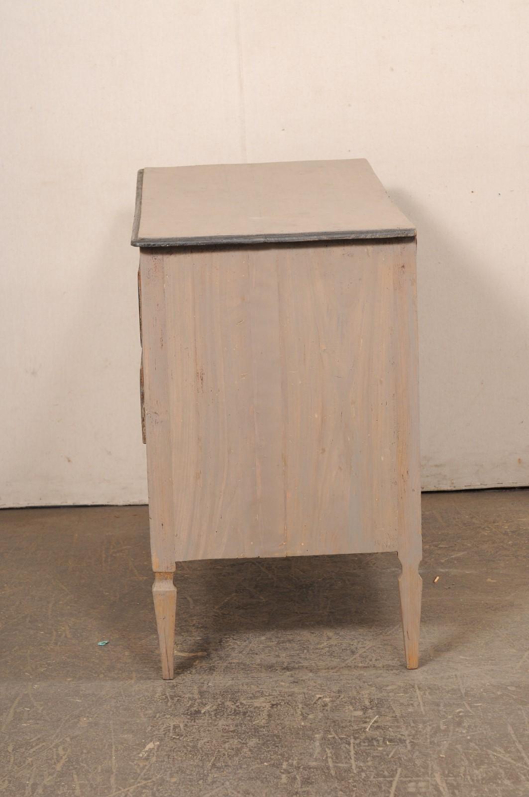 Commode neoclassica francese del XIX secolo in legno dipinto in vendita 4