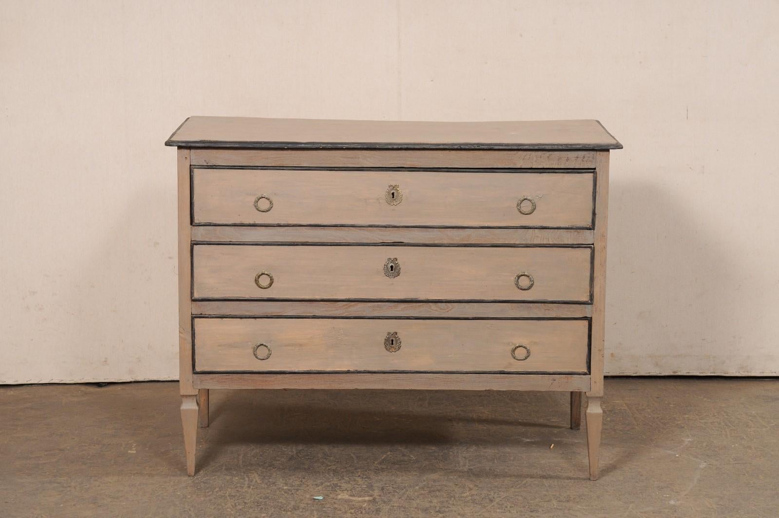 Commode neoclassica francese del XIX secolo in legno dipinto in vendita 6