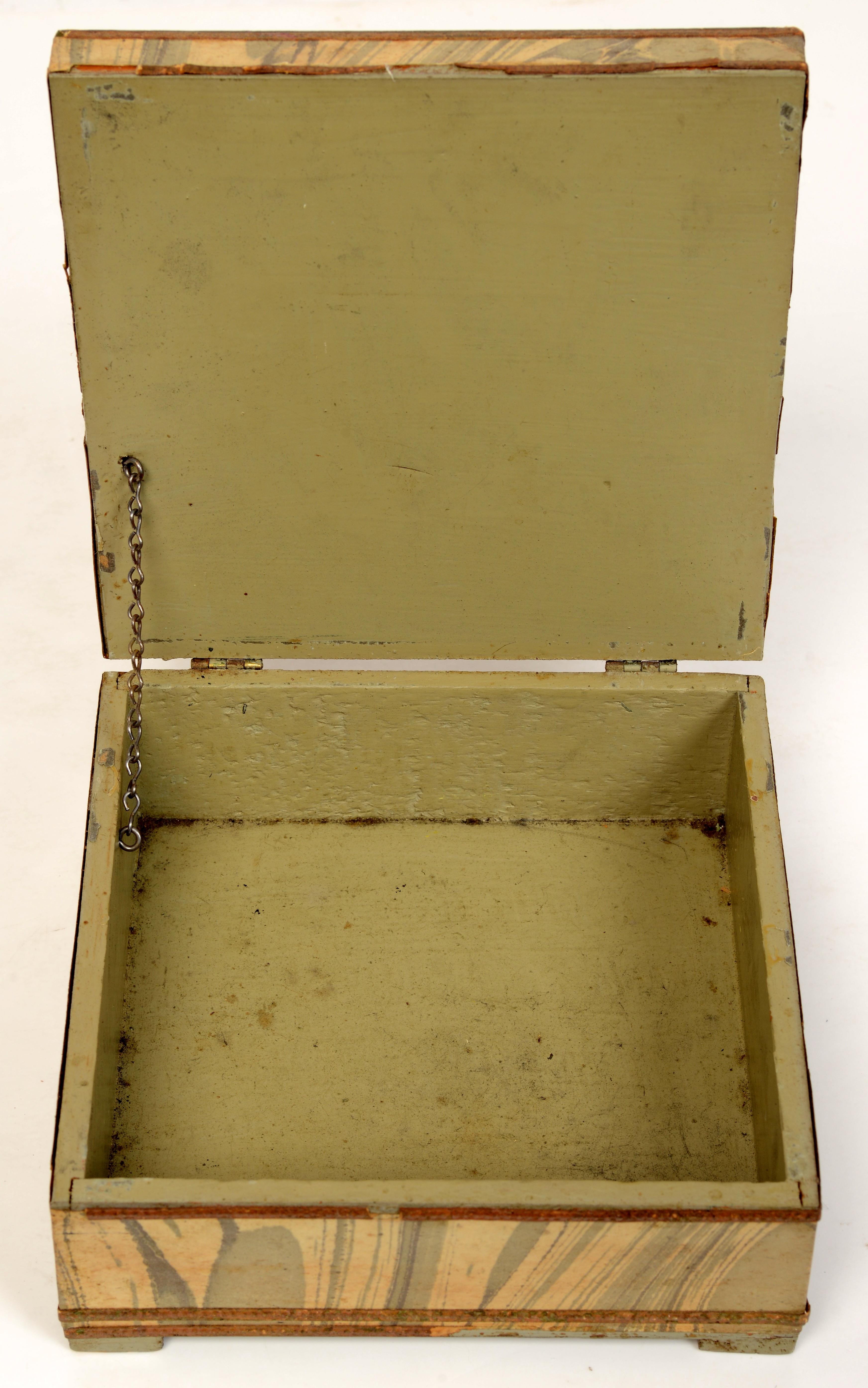 French 19th c Paper Covered Box With Neo-Classical Diorama Under the Glass Top For Sale 1