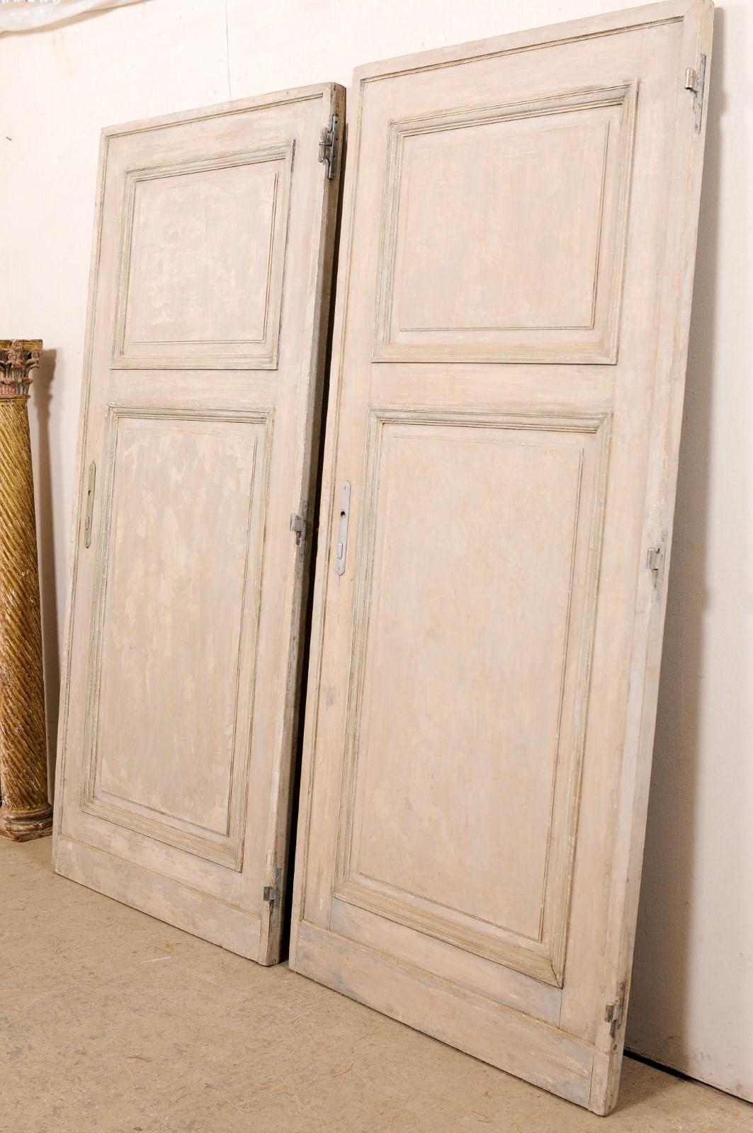 Französische Holztüren mit erhöhter Platte aus dem 19. Jahrhundert, 19. Jahrhundert, „Ein Satz von zwei Einzeltüren“ im Angebot 6
