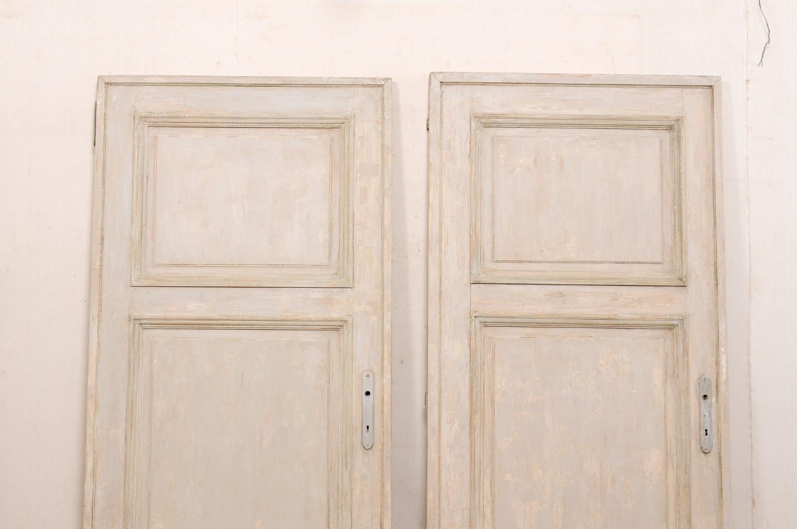 Französische Holztüren mit erhöhter Platte aus dem 19. Jahrhundert, 19. Jahrhundert, „Ein Satz von zwei Einzeltüren“ im Angebot 8
