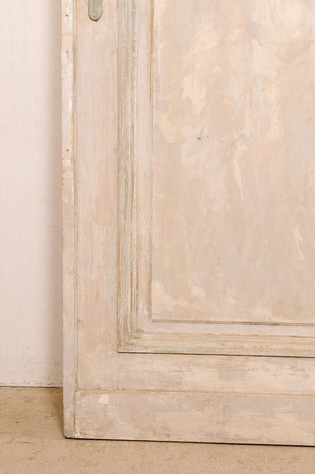 Französische Holztüren mit erhöhter Platte aus dem 19. Jahrhundert, 19. Jahrhundert, „Ein Satz von zwei Einzeltüren“ im Angebot 1