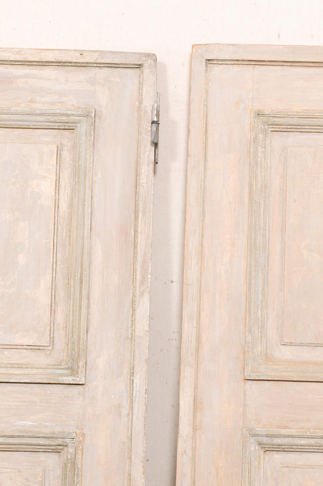 Französische Holztüren mit erhöhter Platte aus dem 19. Jahrhundert, 19. Jahrhundert, „Ein Satz von zwei Einzeltüren“ im Angebot 4