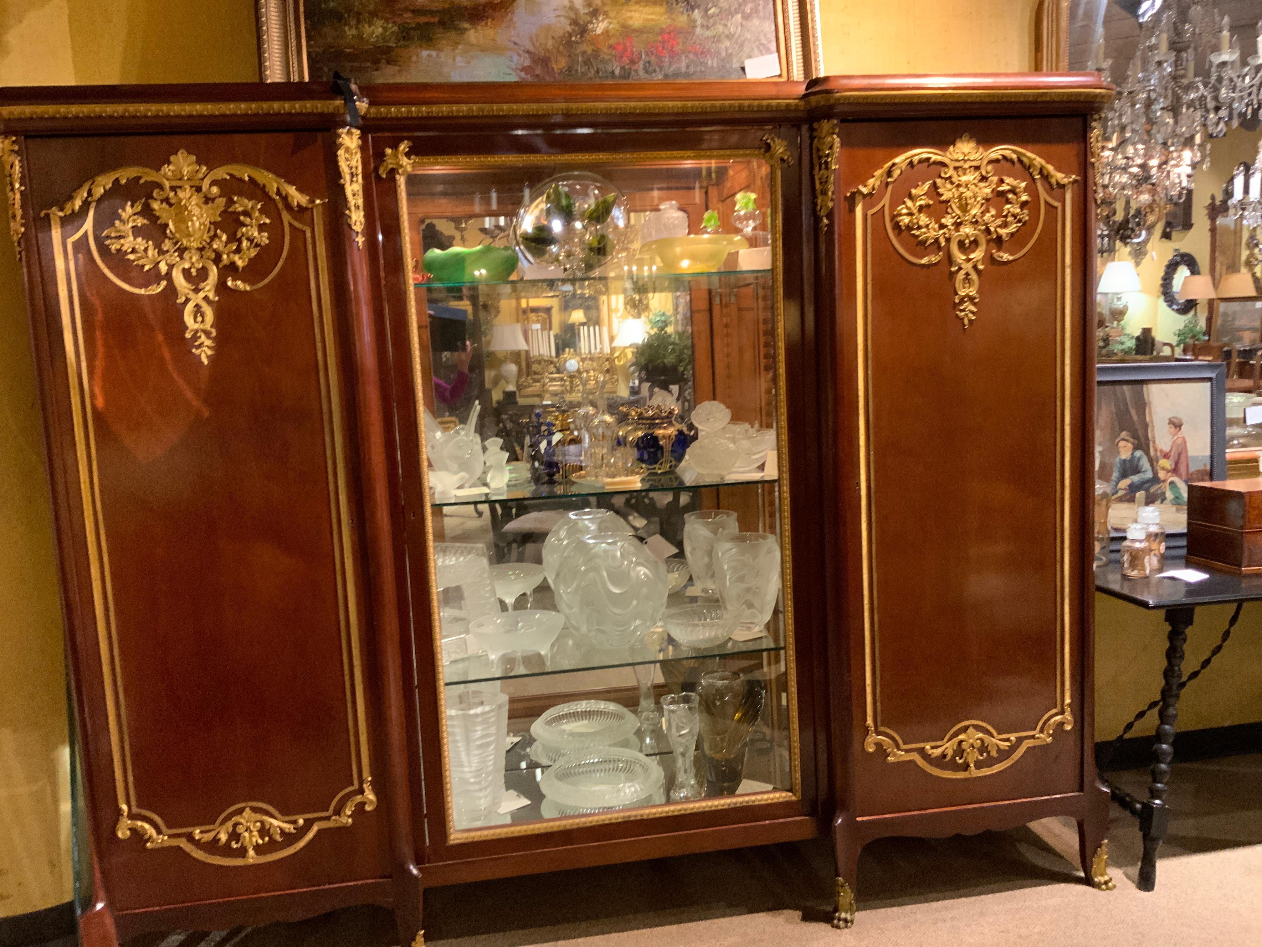 French 19th c.  Walnut  Display Cabinet, Louis XVI- style , bronze dore mounts  For Sale 3