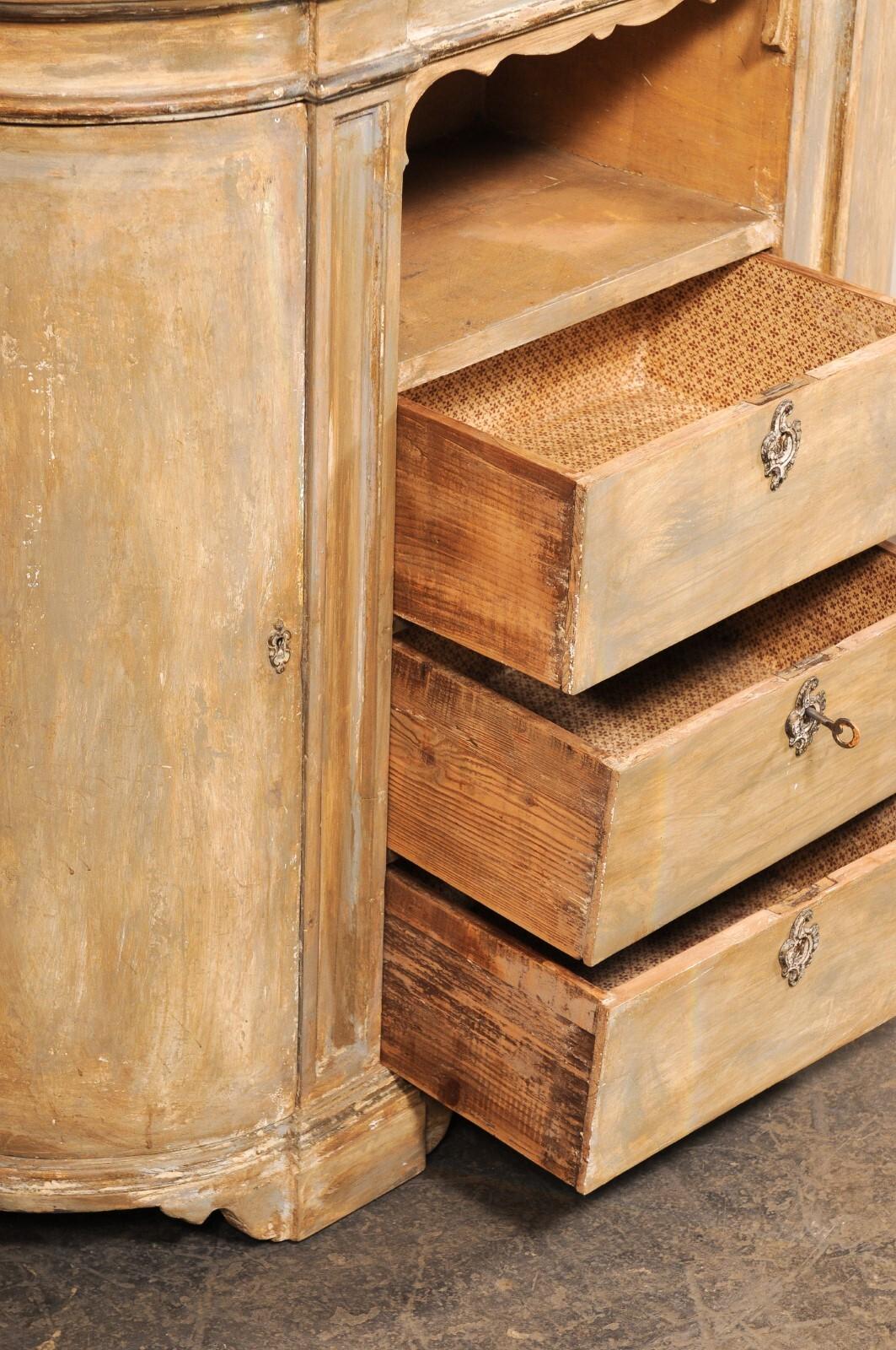 XIX secolo Demi-Console francese in legno del 19° secolo con piano dipinto in finto marmo - una bella dimensione! in vendita