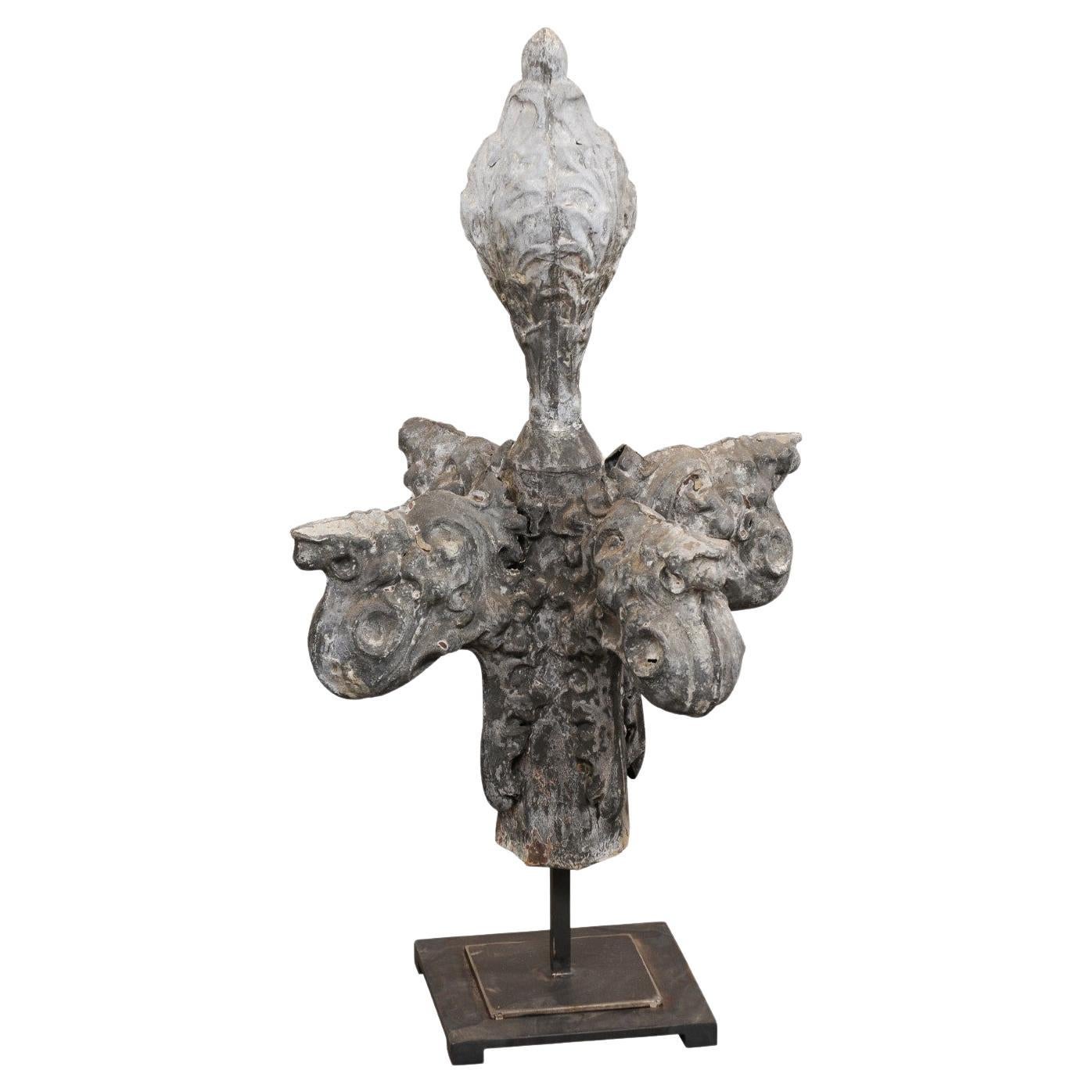 Französisch 19. C. Zink Finial Fragment auf benutzerdefinierte Eisen Stand, 3 Ft Höhe