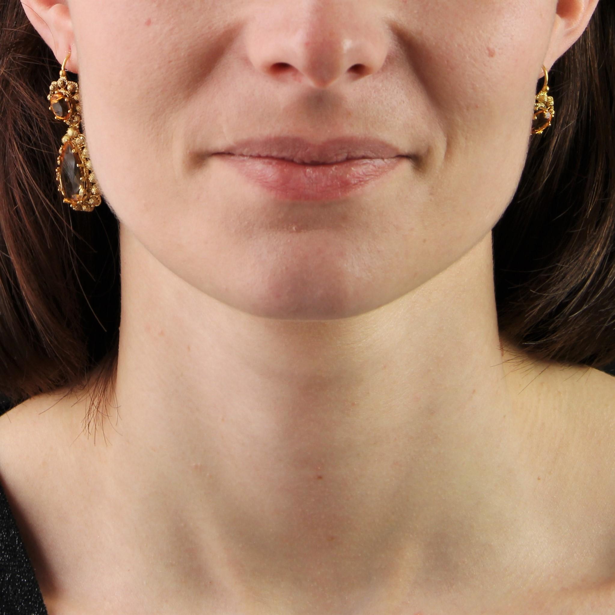 For pierced ears.
Earrings in 18 karat yellow gold, eagle head hallmark.
Sublime antique earrings, each one is formed of a lever- back set on the front of an oval citrine retained with claws within an openwork decoration and decorated with a