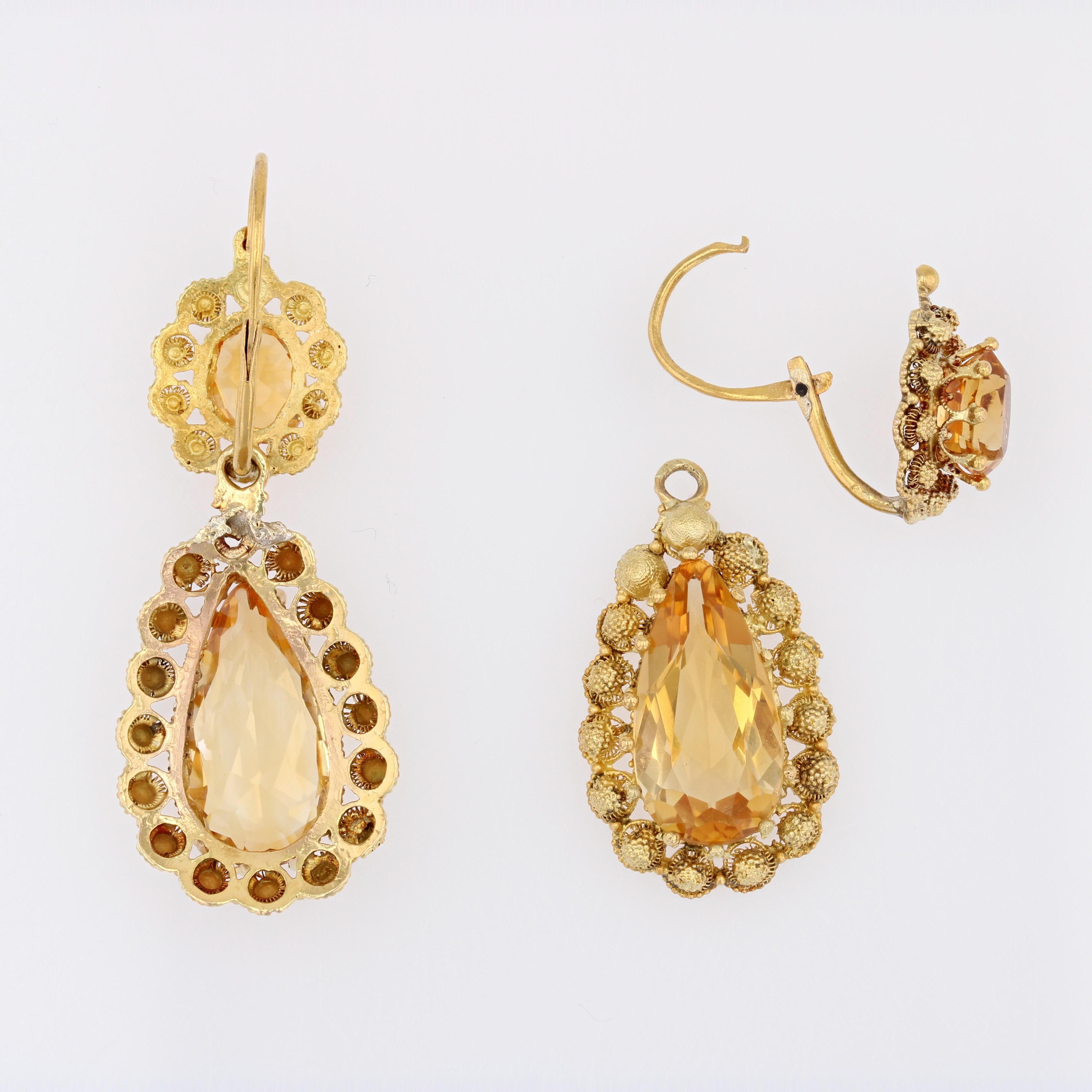 Oval Cut French 19th Century 15 Carats Citrine 18 Karat Yellow Gold Dangle Earrings For Sale