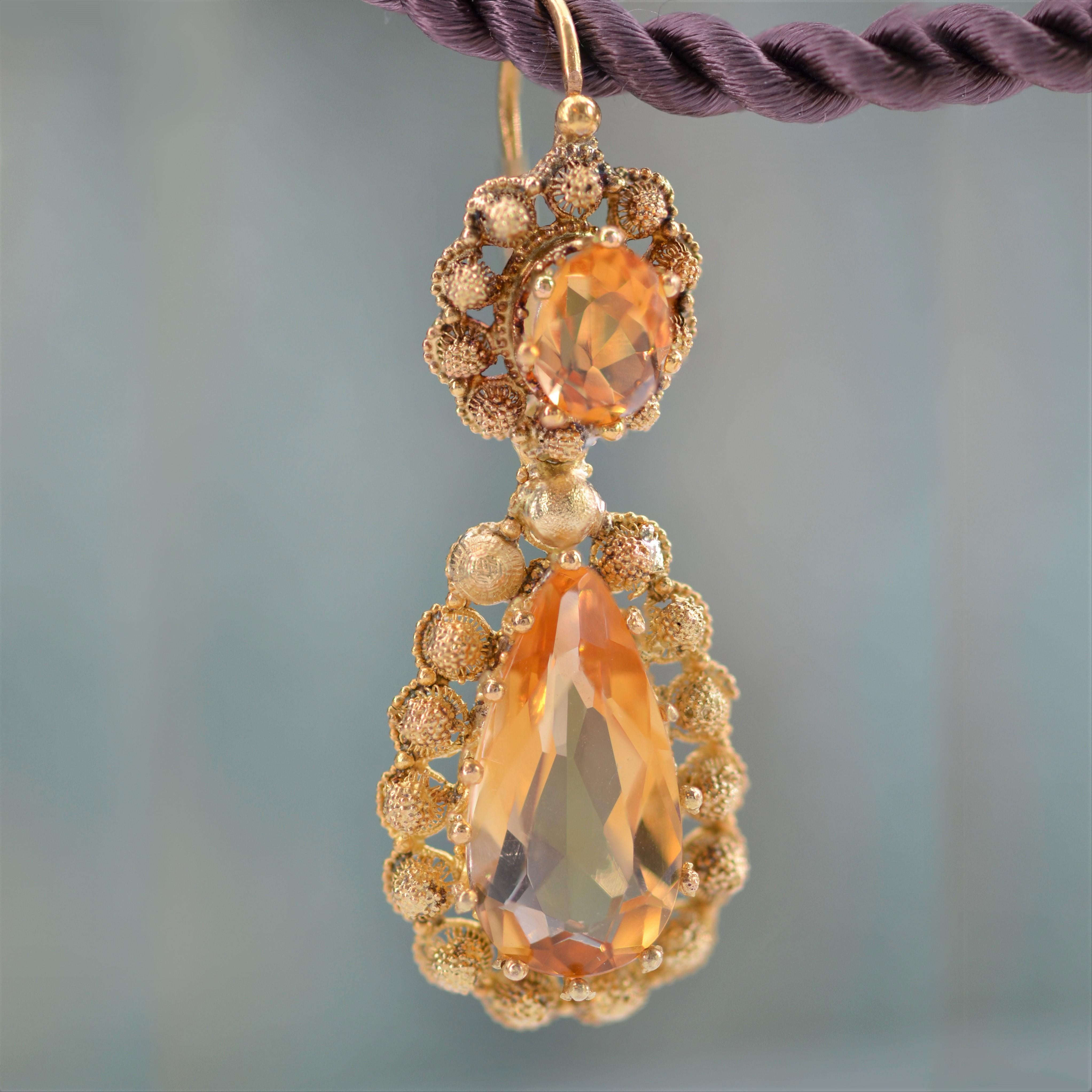 Boucles d'oreilles pendantes en or jaune 18 carats et citrine 15 carats du 19ème siècle en vente 2