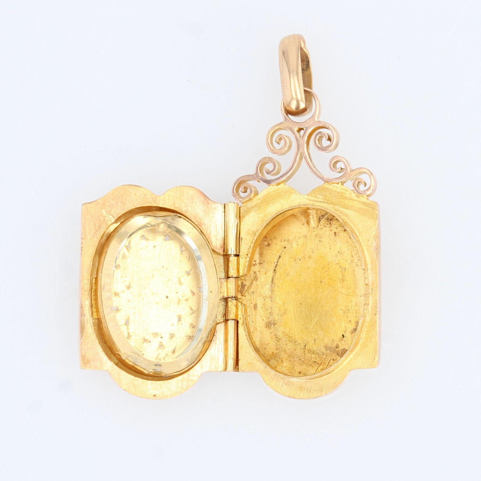 Piccolo medaglione francese del XIX secolo in oro rosa 18 carati cesellato in vendita 2