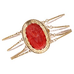 Bracelet français du 19ème siècle en or jaune 18 carats avec fermoir corail