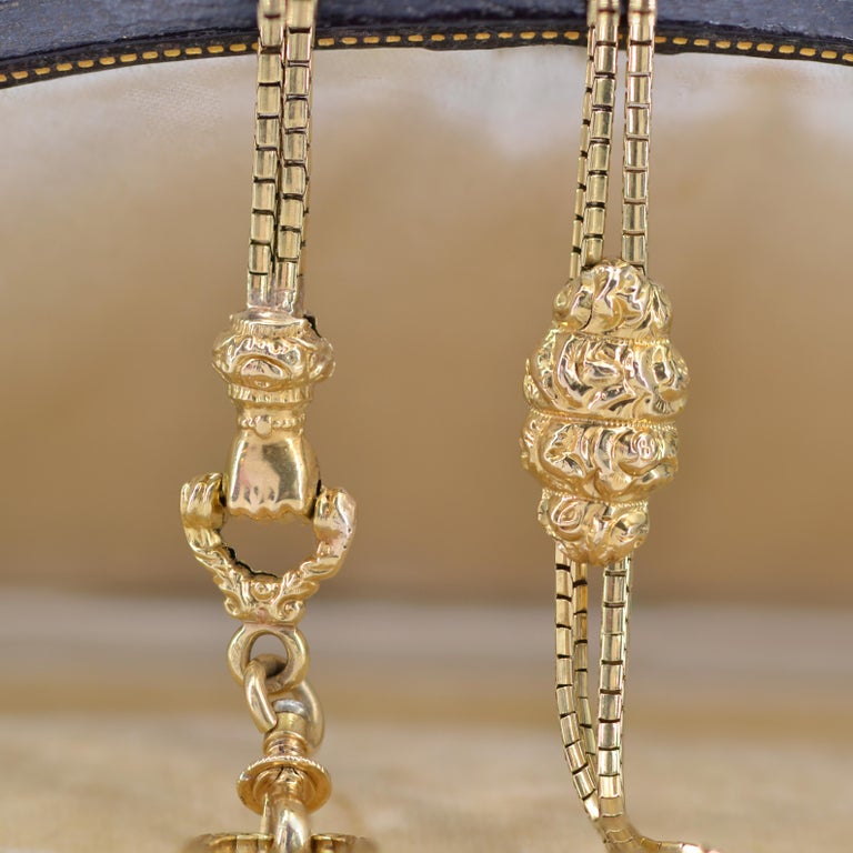 French, 19th Century, 18 Karat Yellow Gold Long Necklace In Excellent Condition In Poitiers, FR