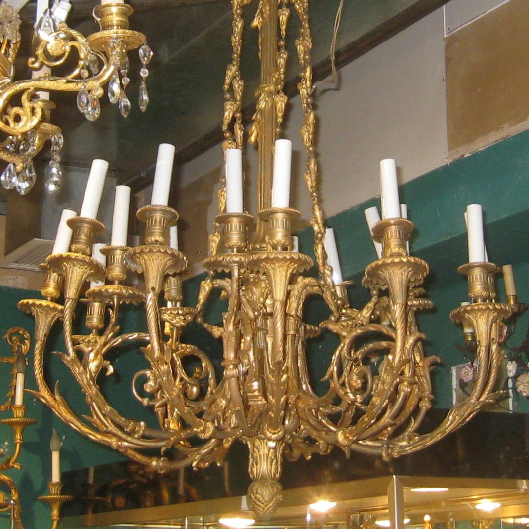 French 19th Century 18-Light Gilt Bronze Chandelier in Louis XVI Style For Sale 1