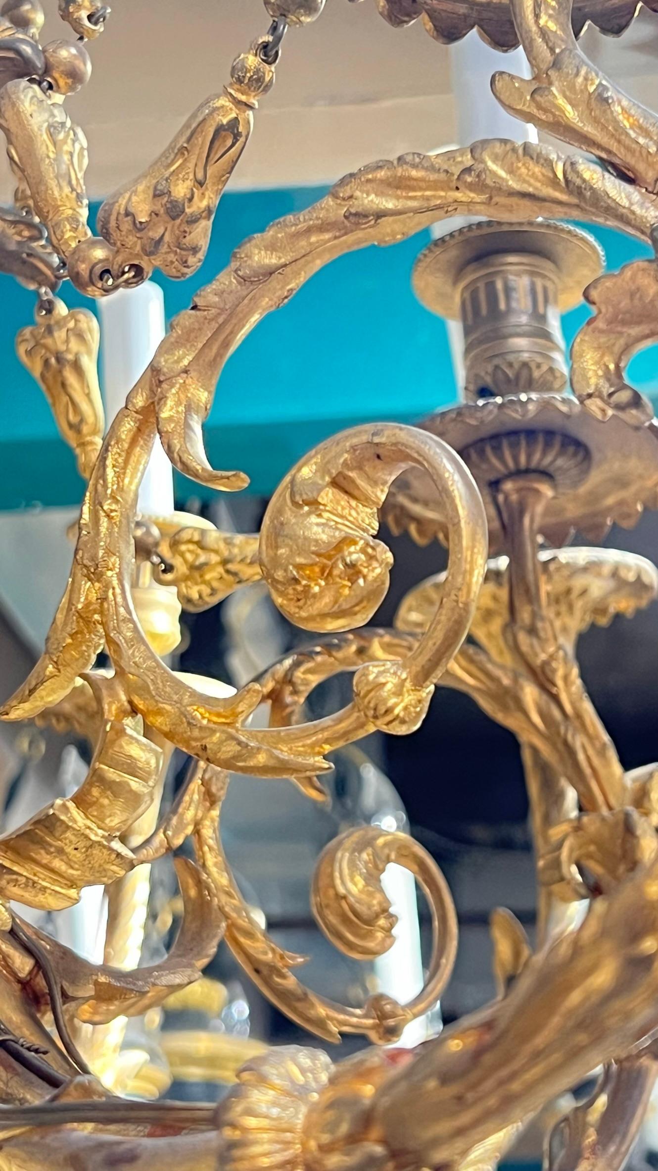 Lustre français du 19ème siècle en bronze doré à 18 feux de style Louis XVI en vente 1