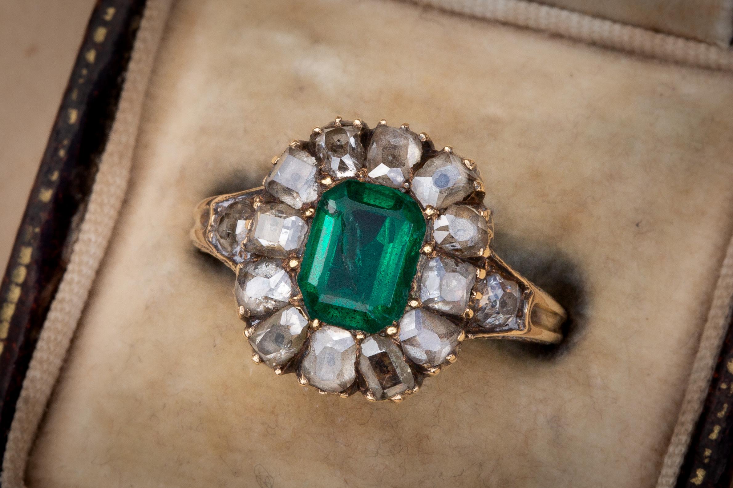 French 19th Century 18K Gold Diamond and Emerald Cluster Ring In Good Condition In London, GB