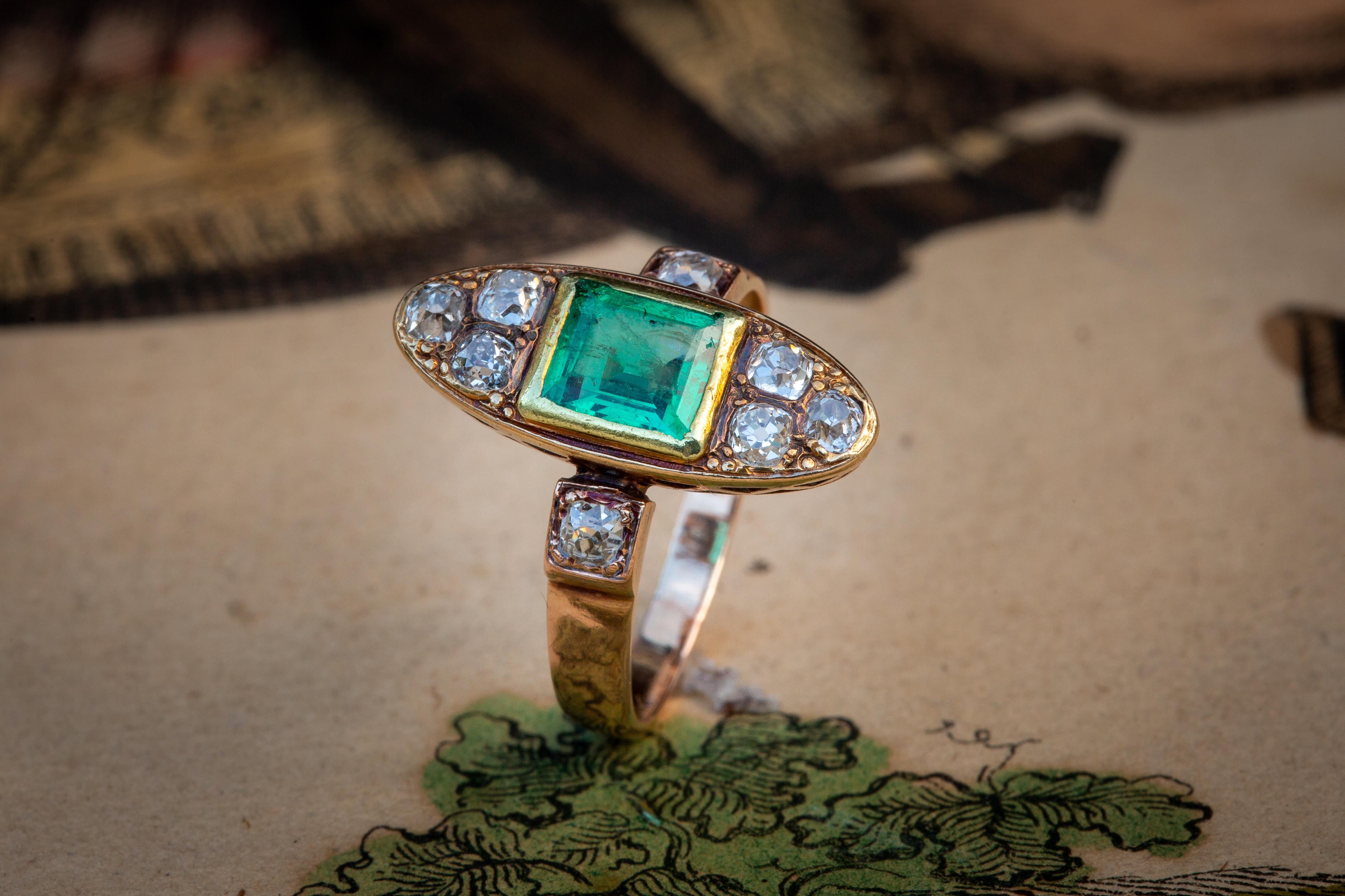 18 Karat Goldring aus dem 19. Jahrhundert mit Smaragd und Diamanten im alten Minenschliff im Zustand „Hervorragend“ in London, GB
