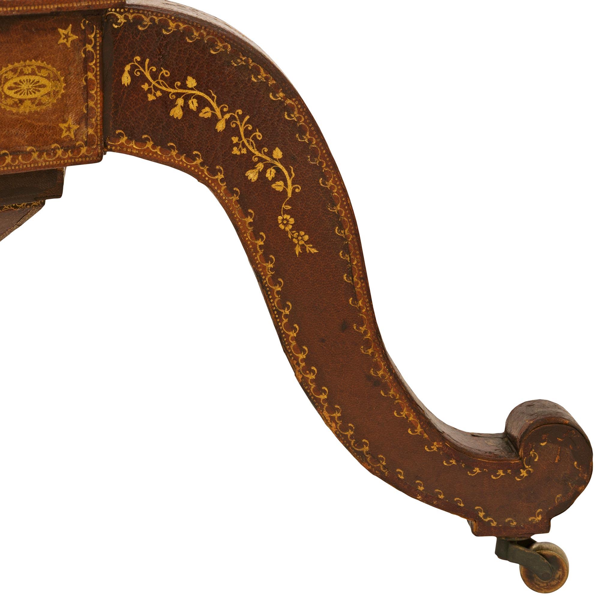 Table d'appoint en cuir et bronze doré, d'époque 1er Empire, vers 1805 en vente 3