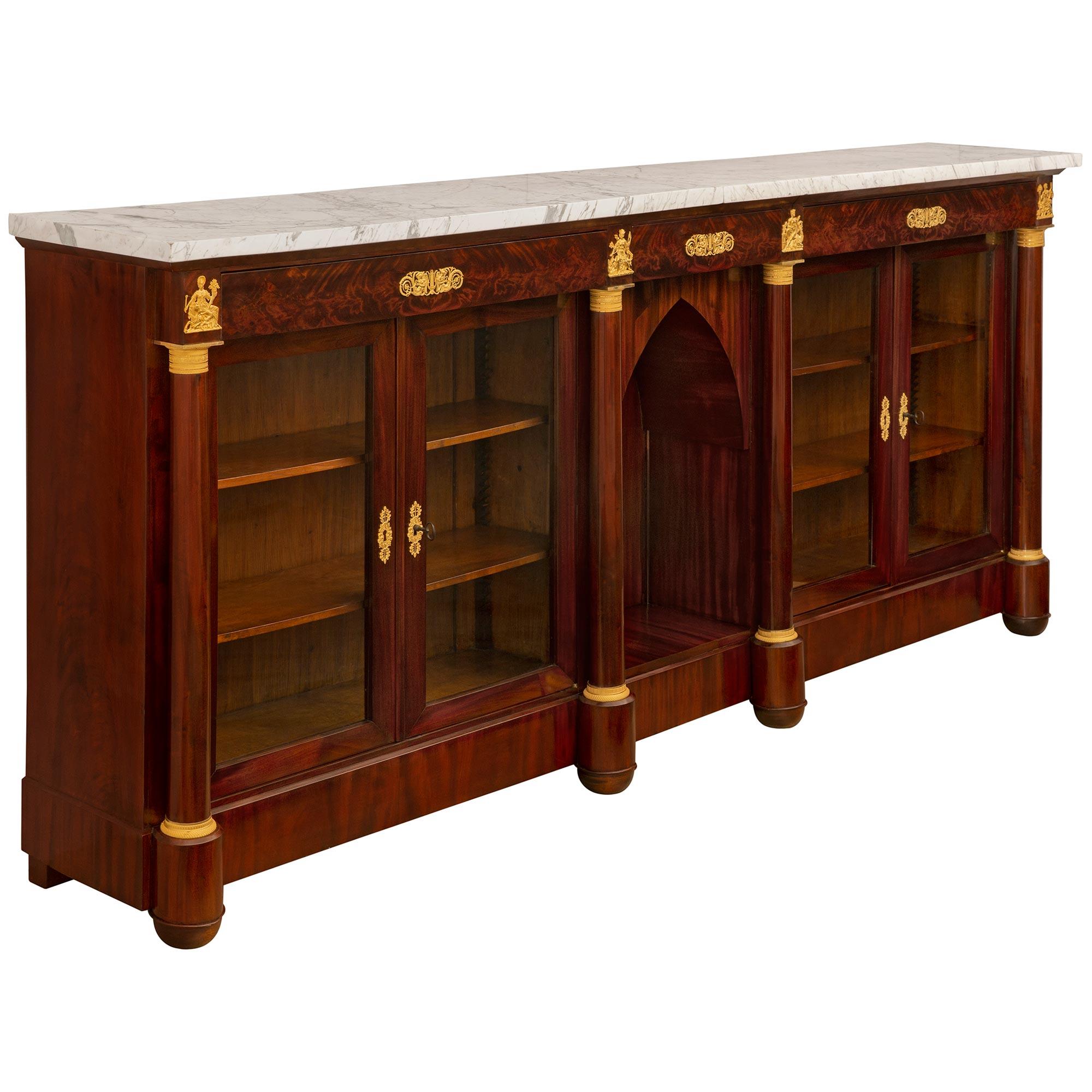 French 19th Century 1st Empire Period Mahogany, Ormolu And Marble Vitrine In Good Condition For Sale In West Palm Beach, FL