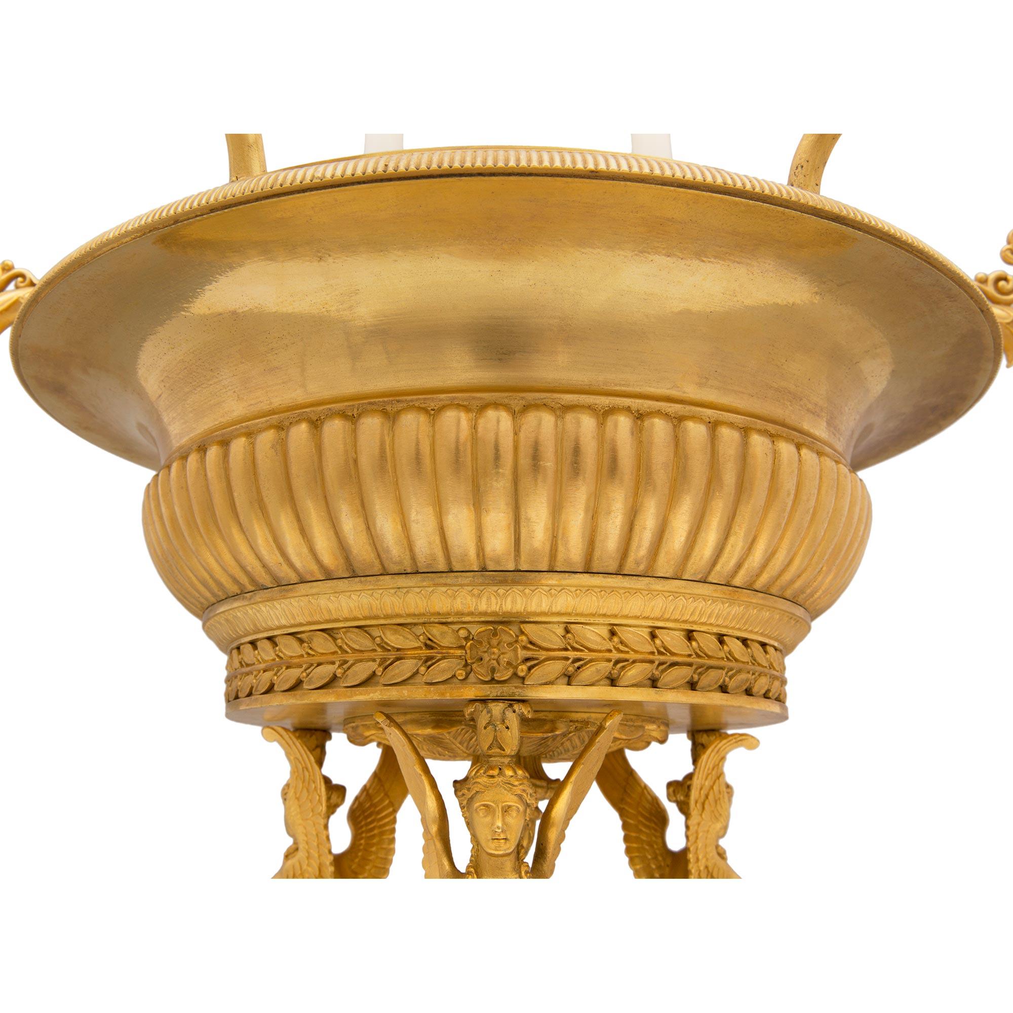 Franzsisch 19. Jahrhundert 1. Empire Periode Ormolu Kandelaber Centerpiece (Goldbronze) im Angebot