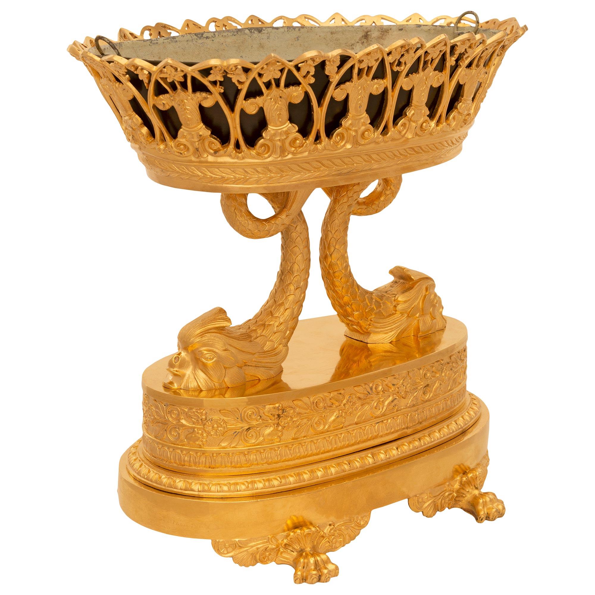 Français Centre de table en bronze doré d'époque Empire, 19e siècle en vente