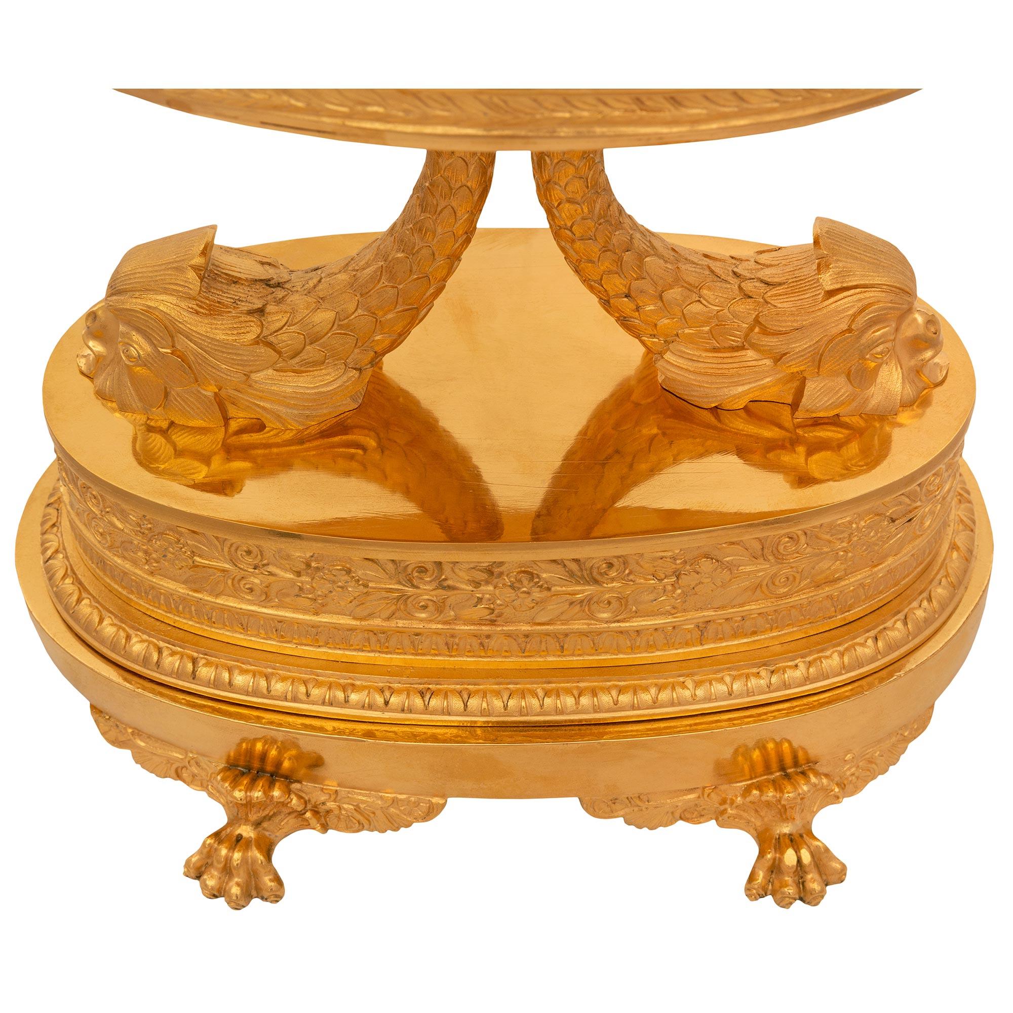 Centre de table en bronze doré d'époque Empire, 19e siècle en vente 2