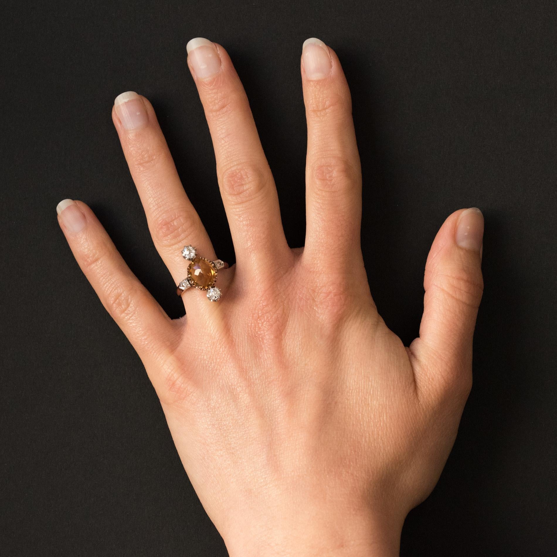 Ring in 18 karats rose gold, horse head hallmark.
Lovely antique ring, it is set with an oval citrine shouldered by 2 antique- cut diamonds. On both sides on the departure of the ring are set 2 x 1 diamond.
Weight of the citrine: 2.40 carats, total