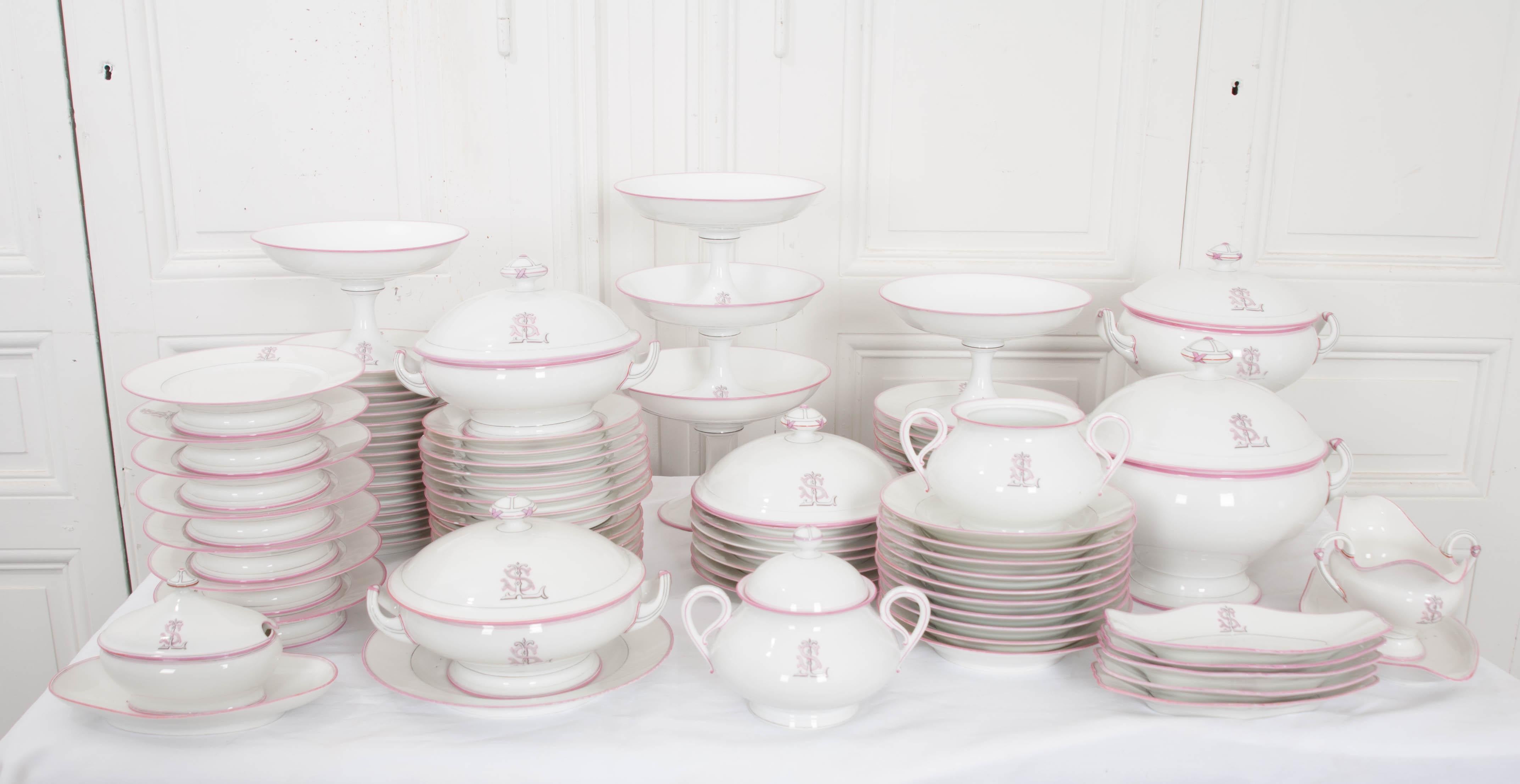 French 19th Century 95-Piece Old Paris Porcelain Dinner Service 1