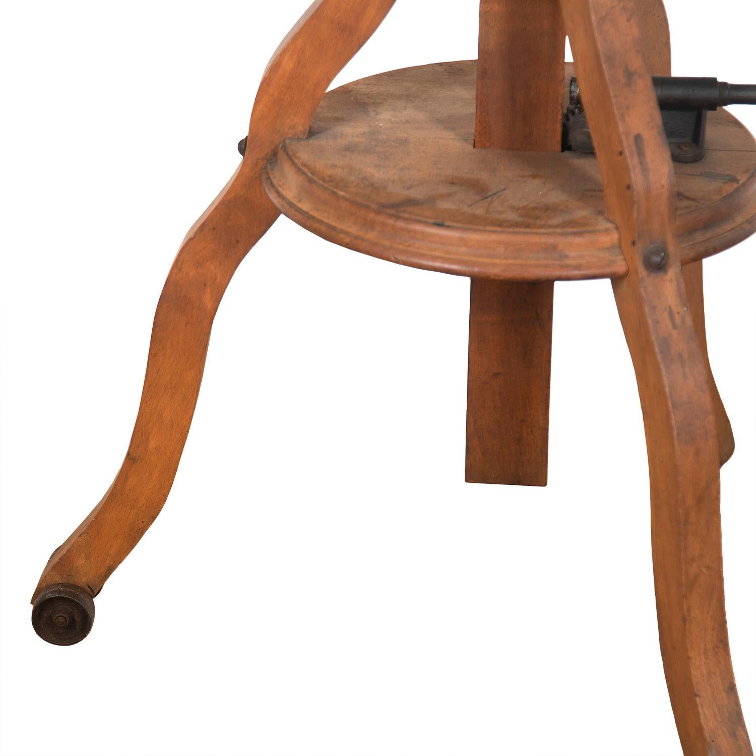 French 19th century adjustable sculpture stand. 

This wooden stand features a circular top within a triform structure of splayed legs, as well as two further undertiers. 

The width at the feet is 70cm and the top display circle has a diameter