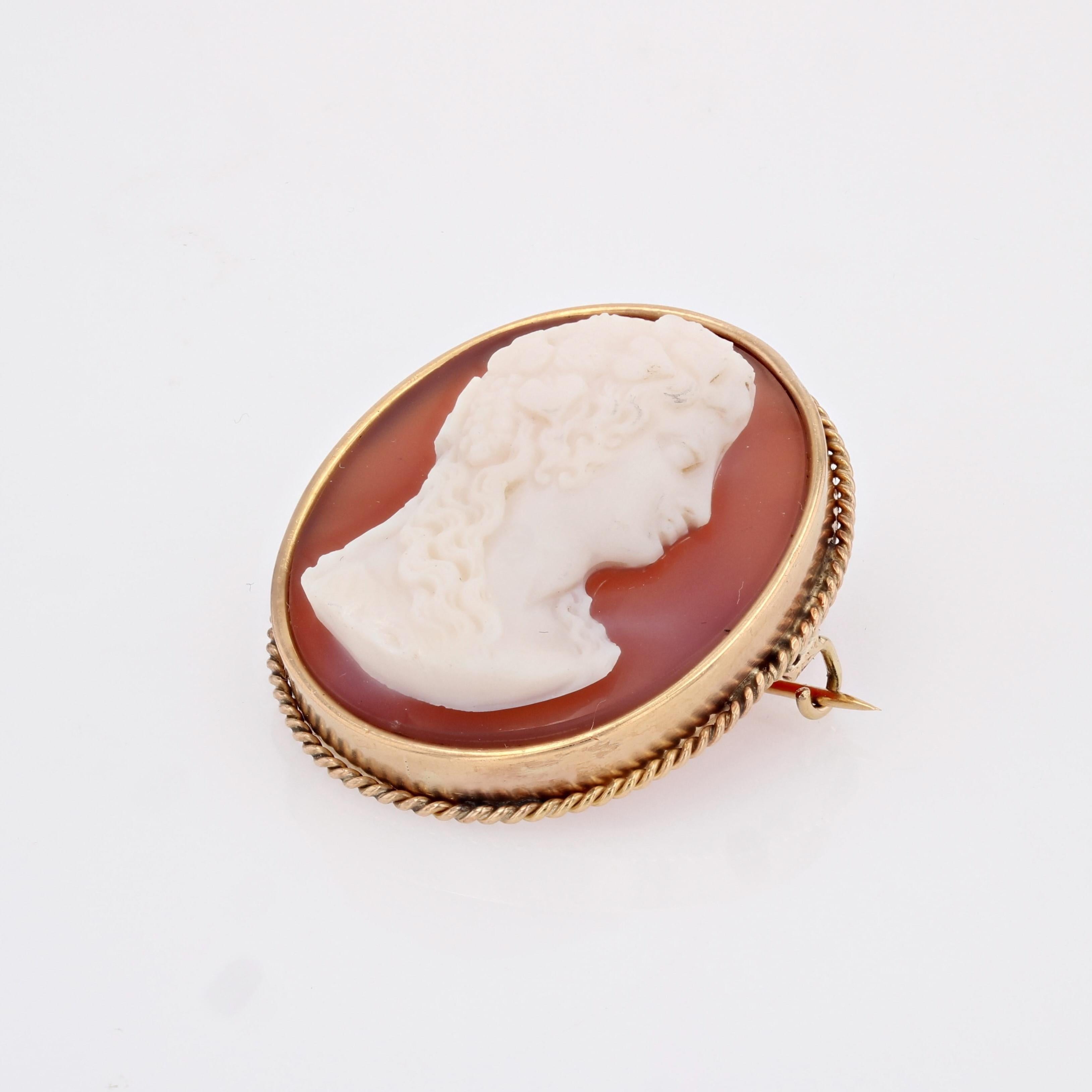 Cabochon French 19th Century Agate Cameo 18 Karat Yellow Gold Brooch For Sale