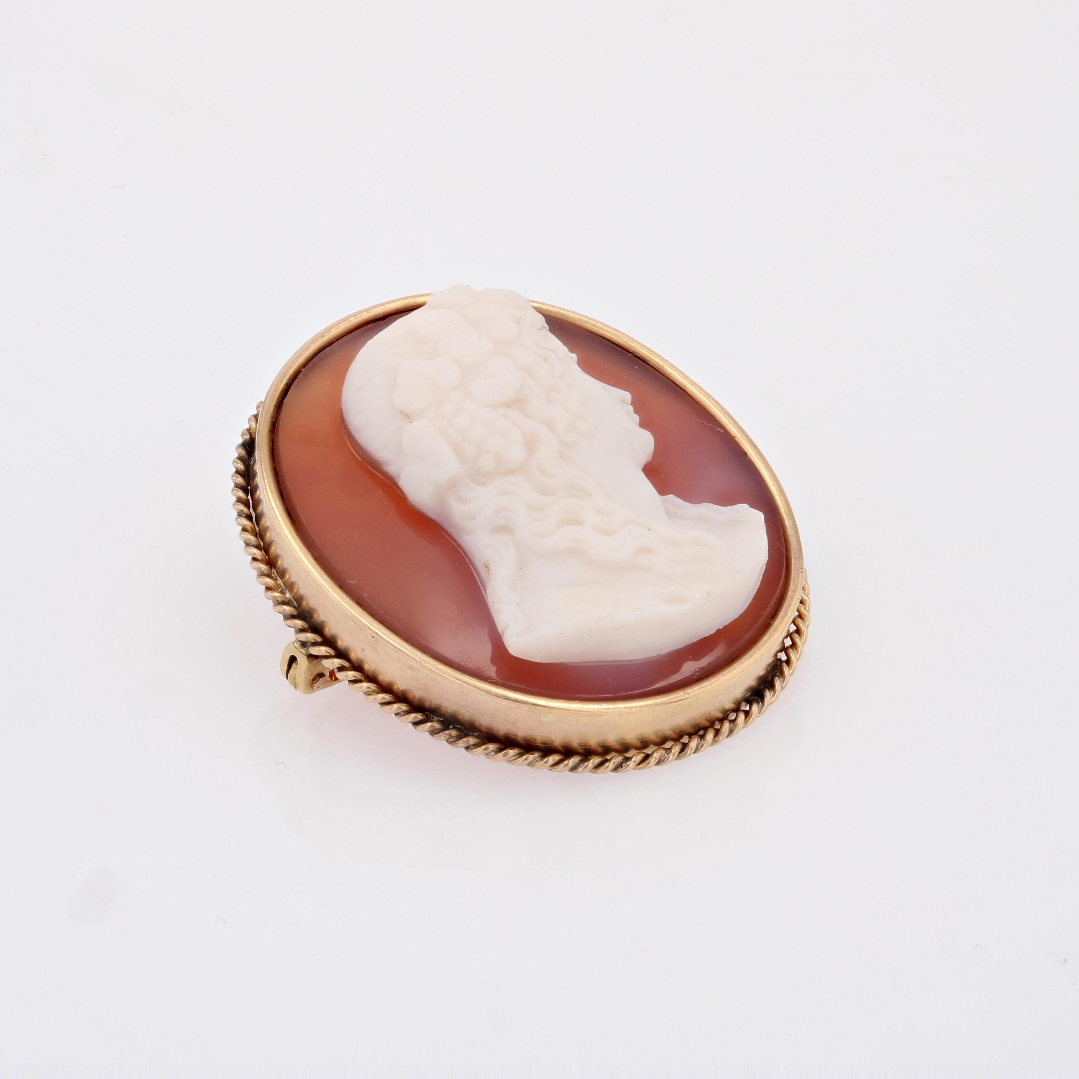 French 19th Century Agate Cameo 18 Karat Yellow Gold Brooch In Good Condition For Sale In Poitiers, FR