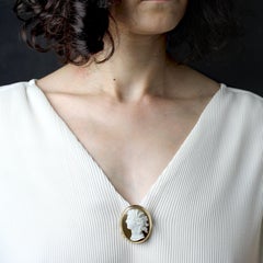 French 19th Century Agate Cameo 18 Karat Yellow Gold Oval Brooch